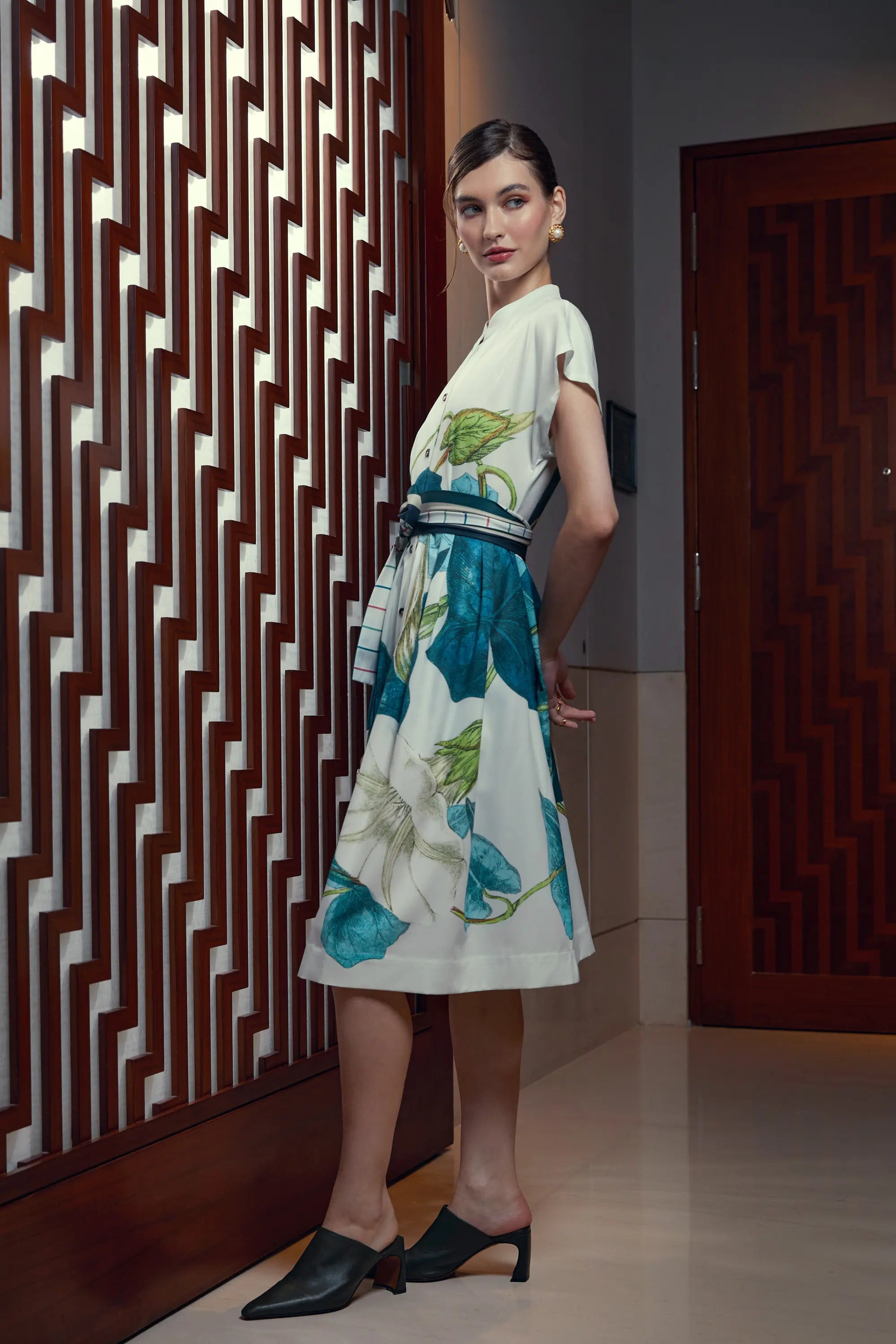 Woman wearing Arrayed Bindweed print Chinese collar knee dress, side view