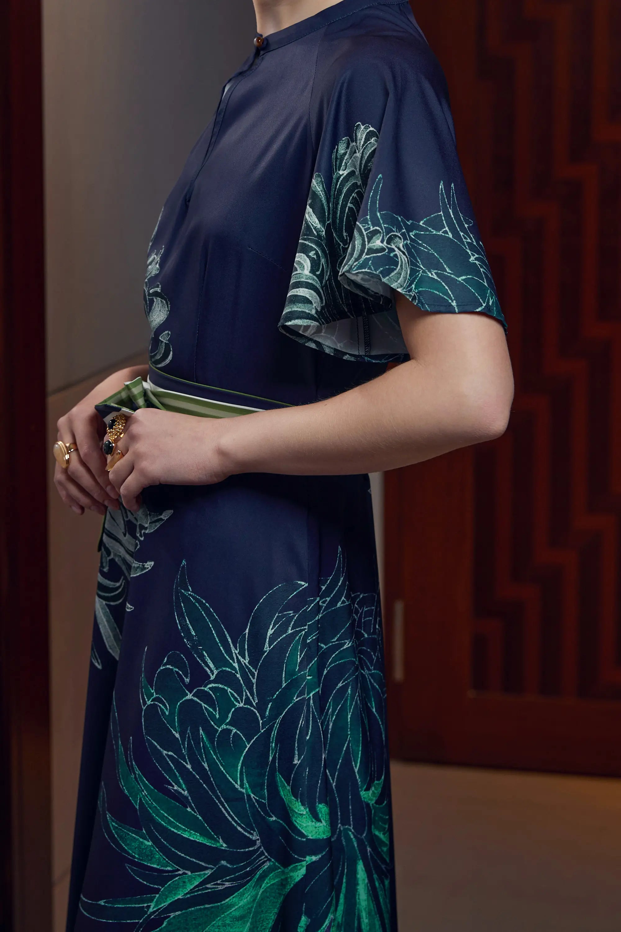Arrayed Chrysanthemum print maxi dress with keyhole neckline detail