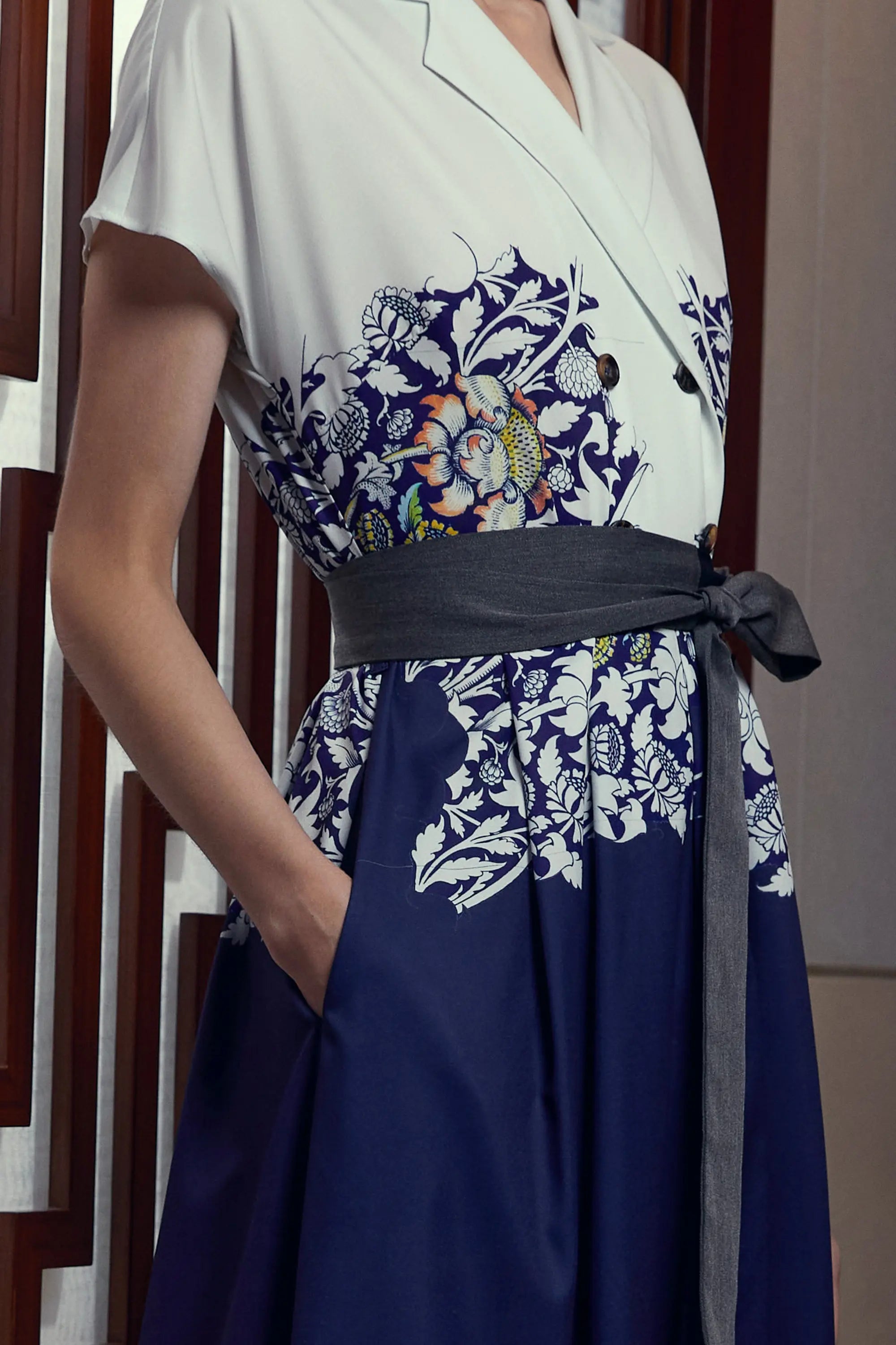 Arrayed Peony print trench dress with notched lapel detail