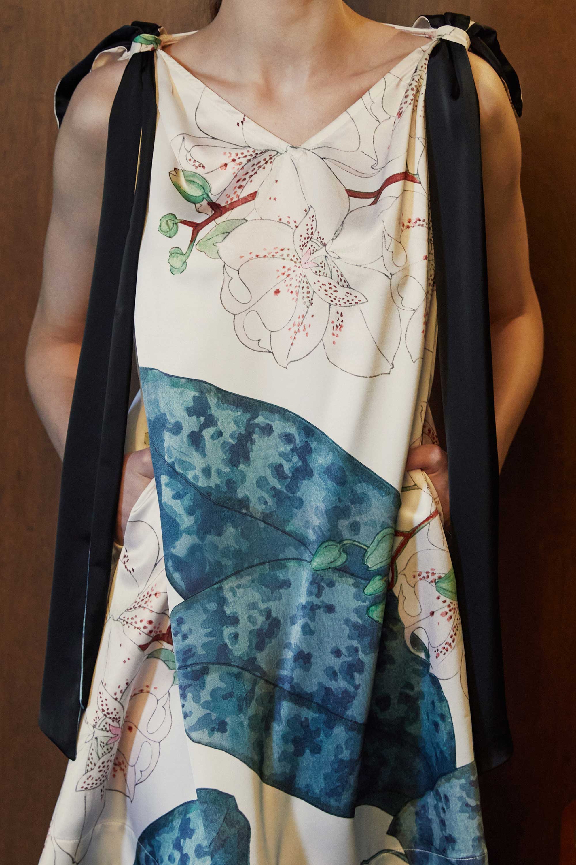 Scarf Knee Dress (Moth Orchid)