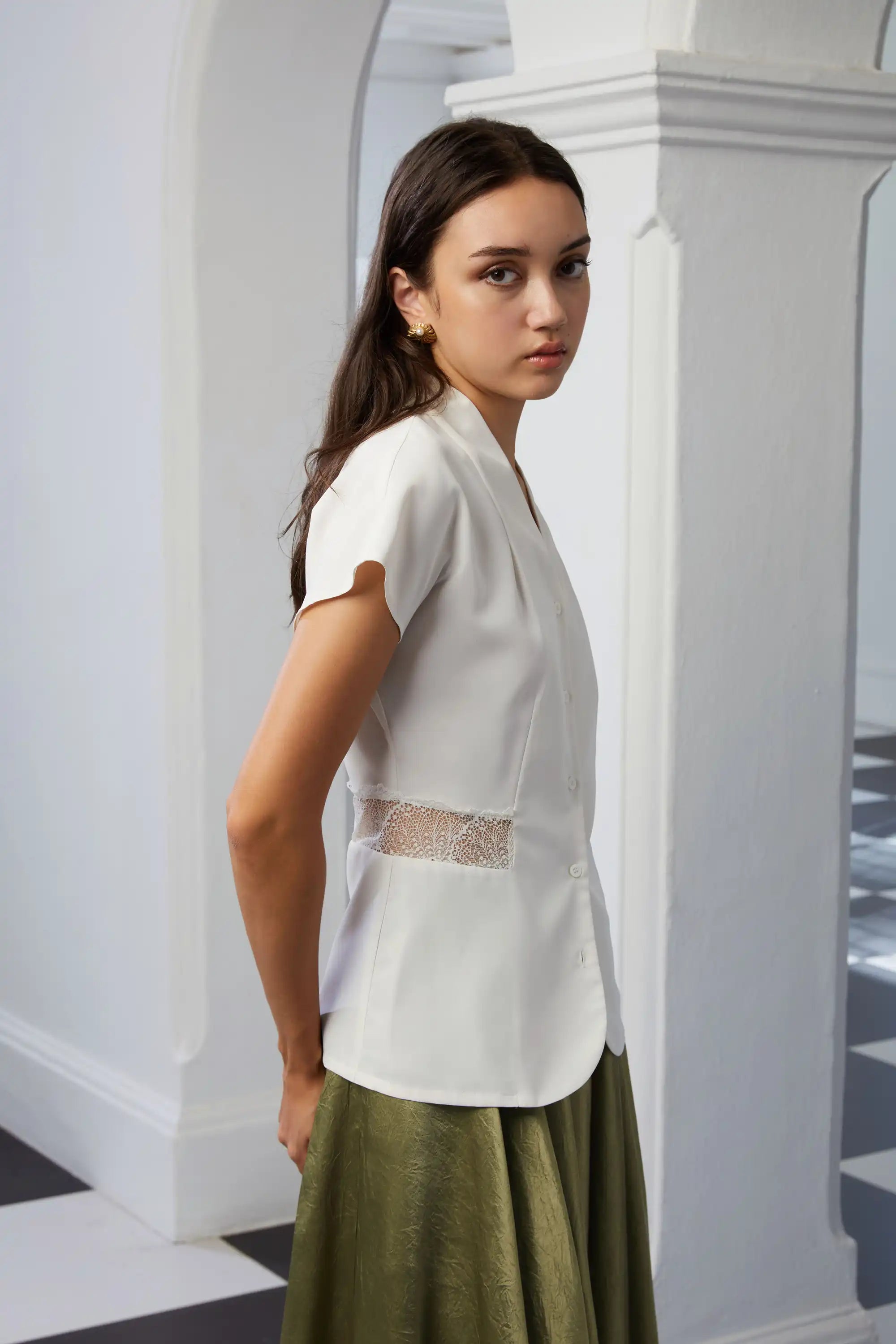 Hourglass Top (White)