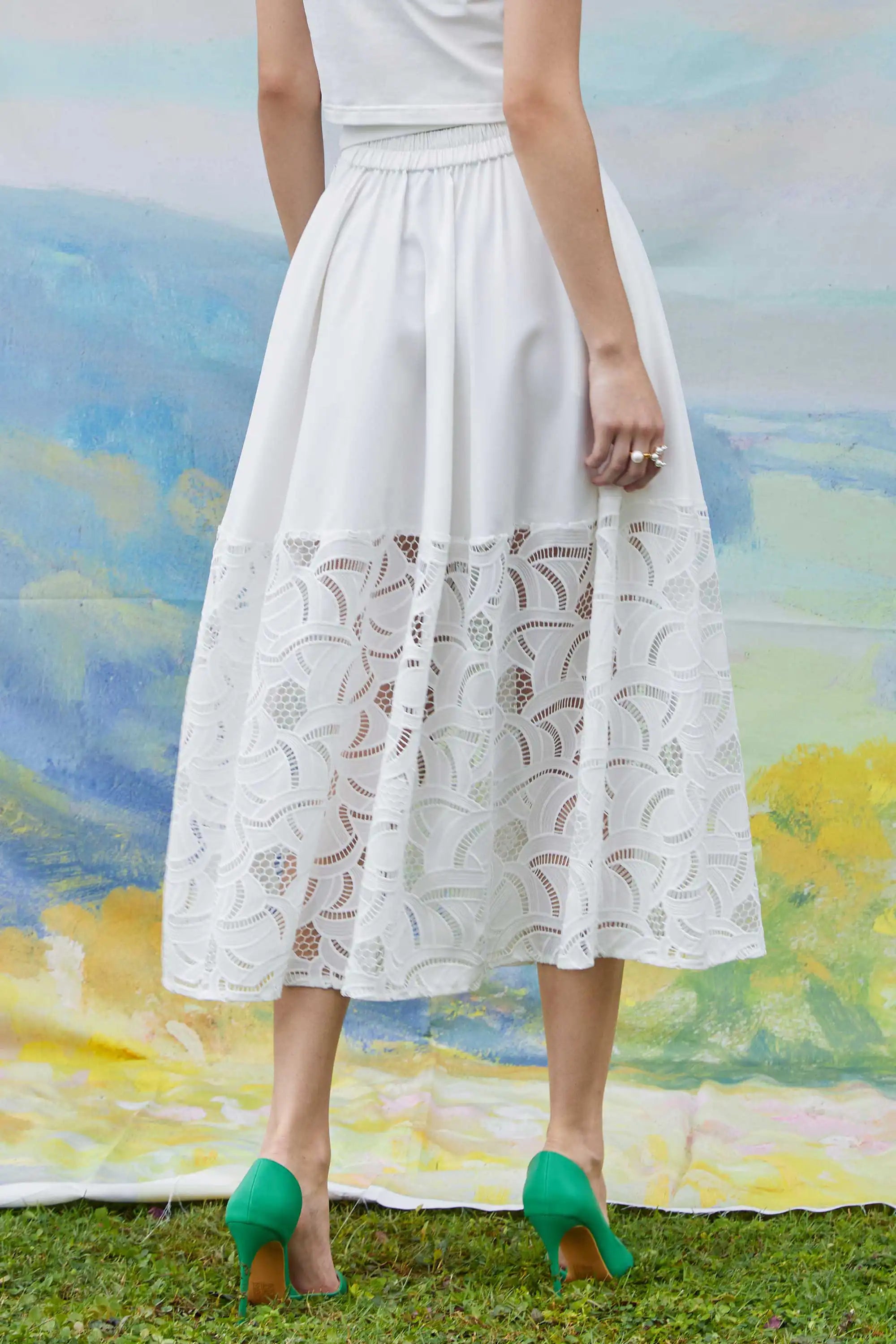 Border Full Circle Tea Skirt (White)