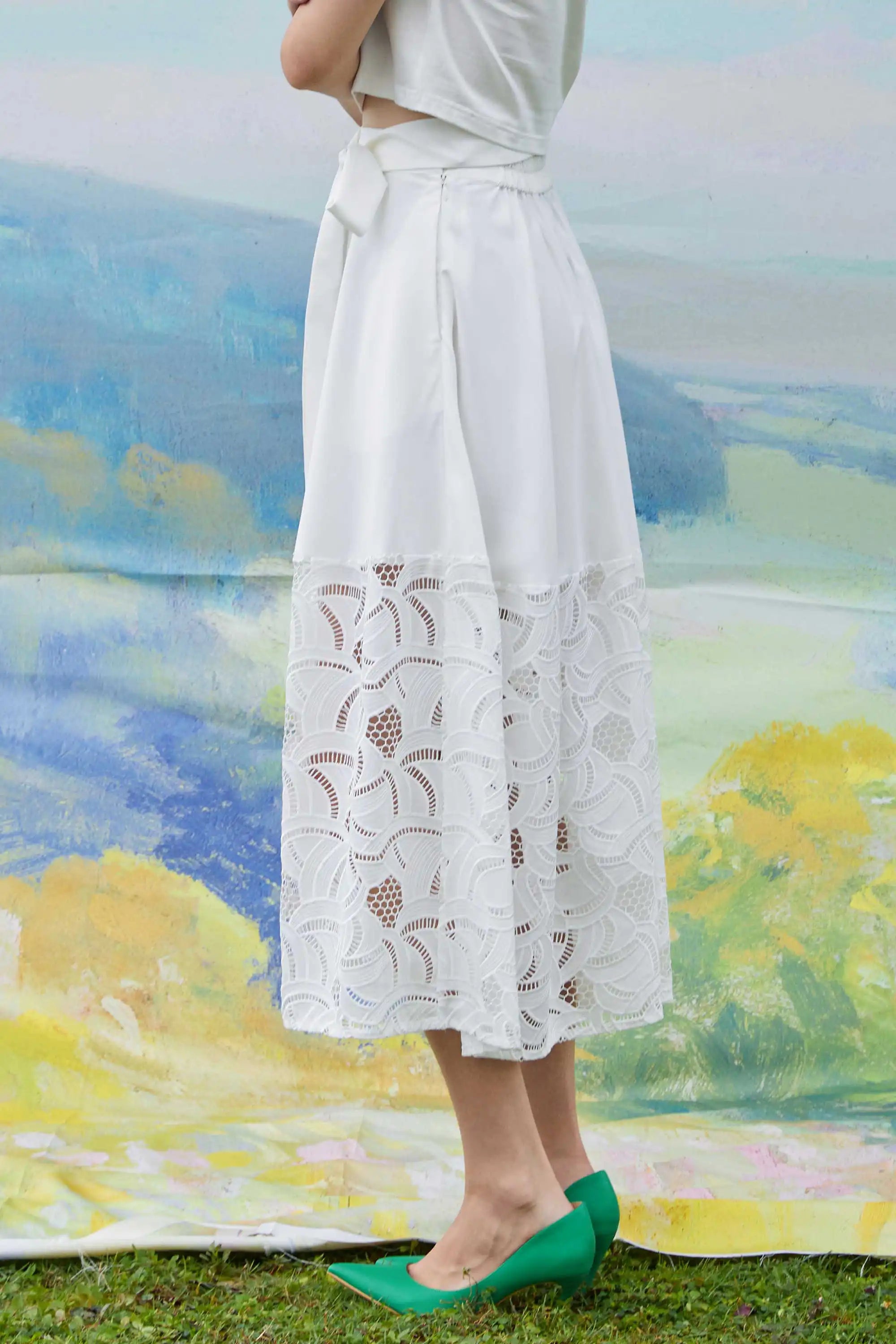 Border Full Circle Tea Skirt (White)