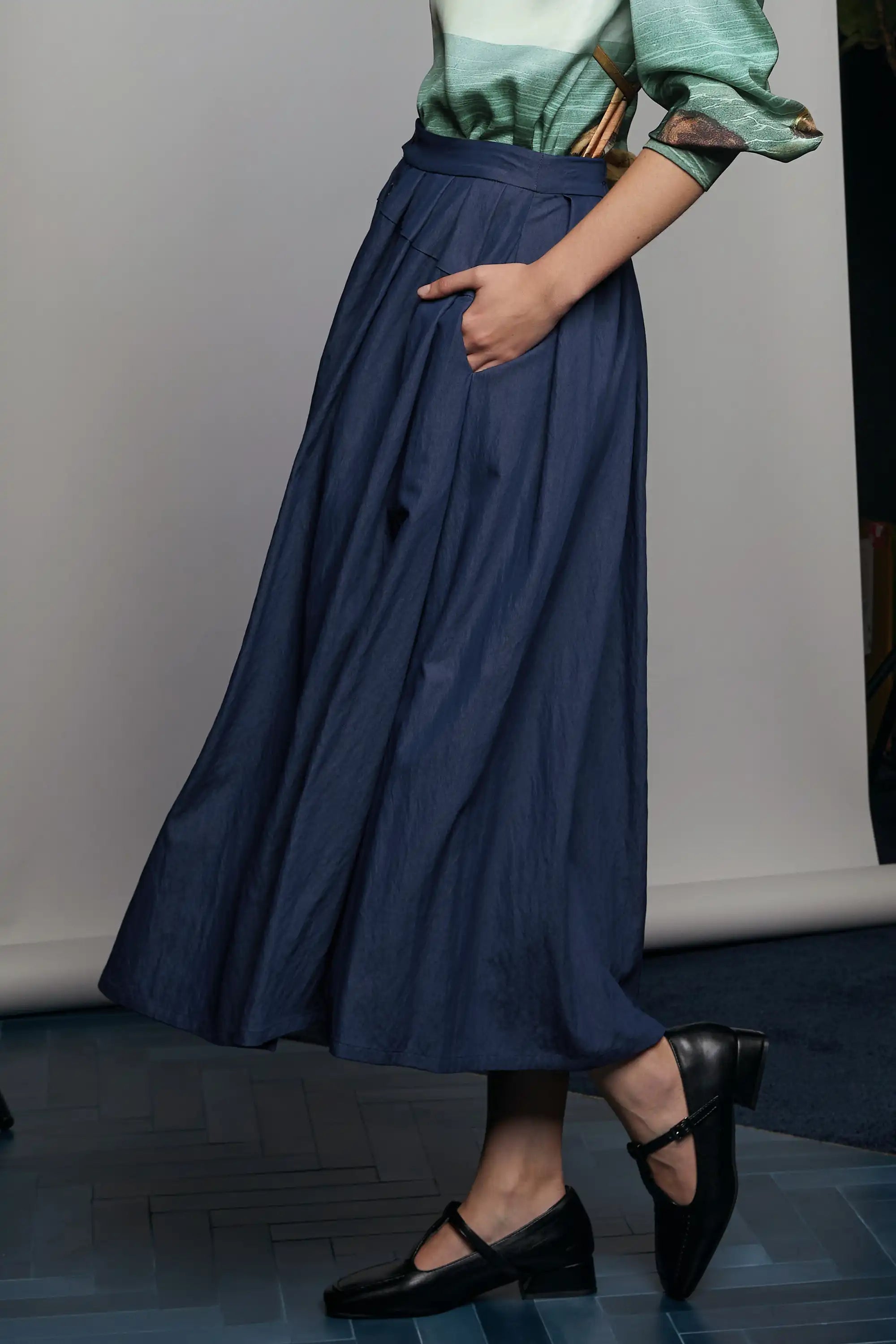 Dual Box Pleat Skirt (Dark Navy)