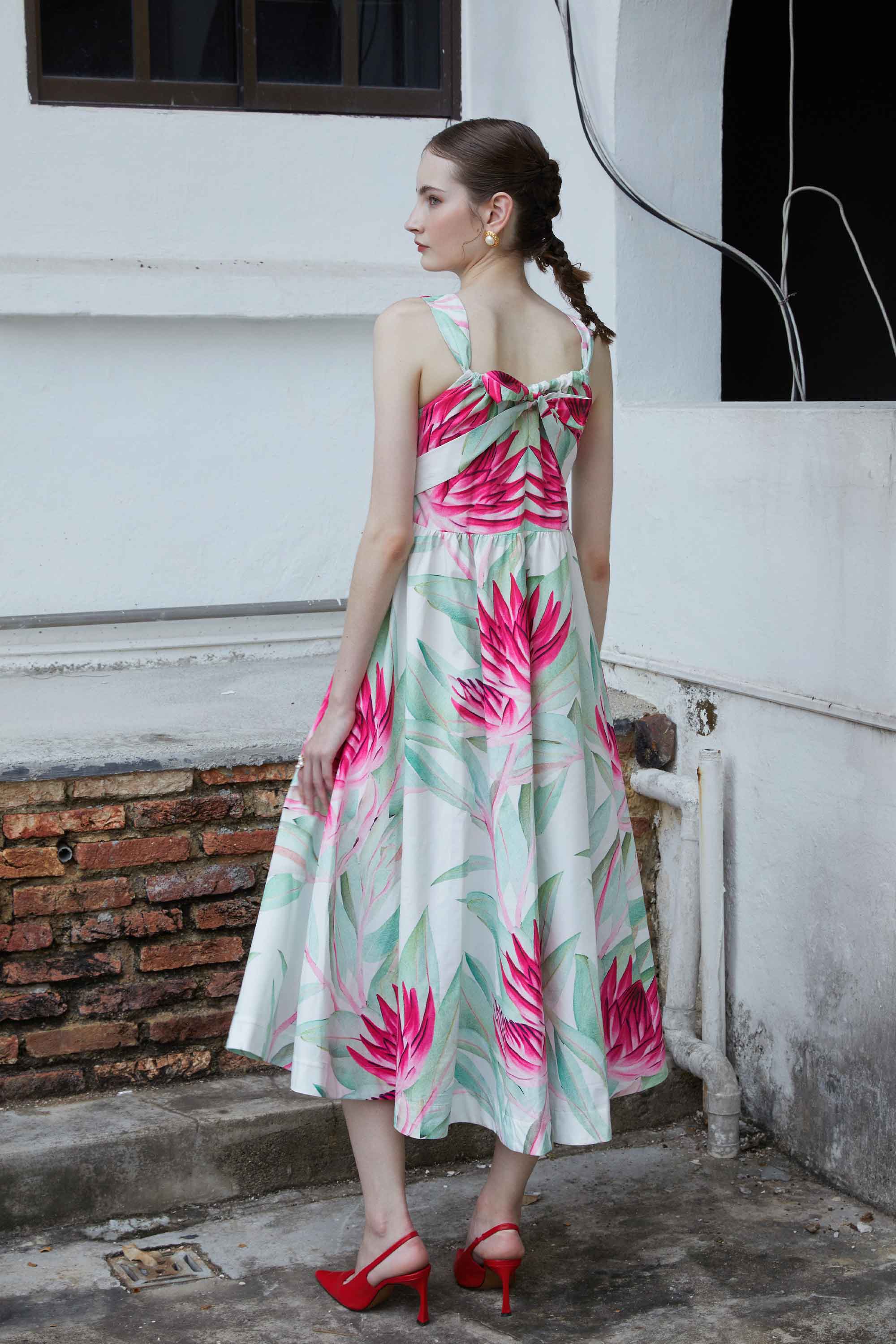 Princess Line Sleeveless Midi Dress (Refuge)