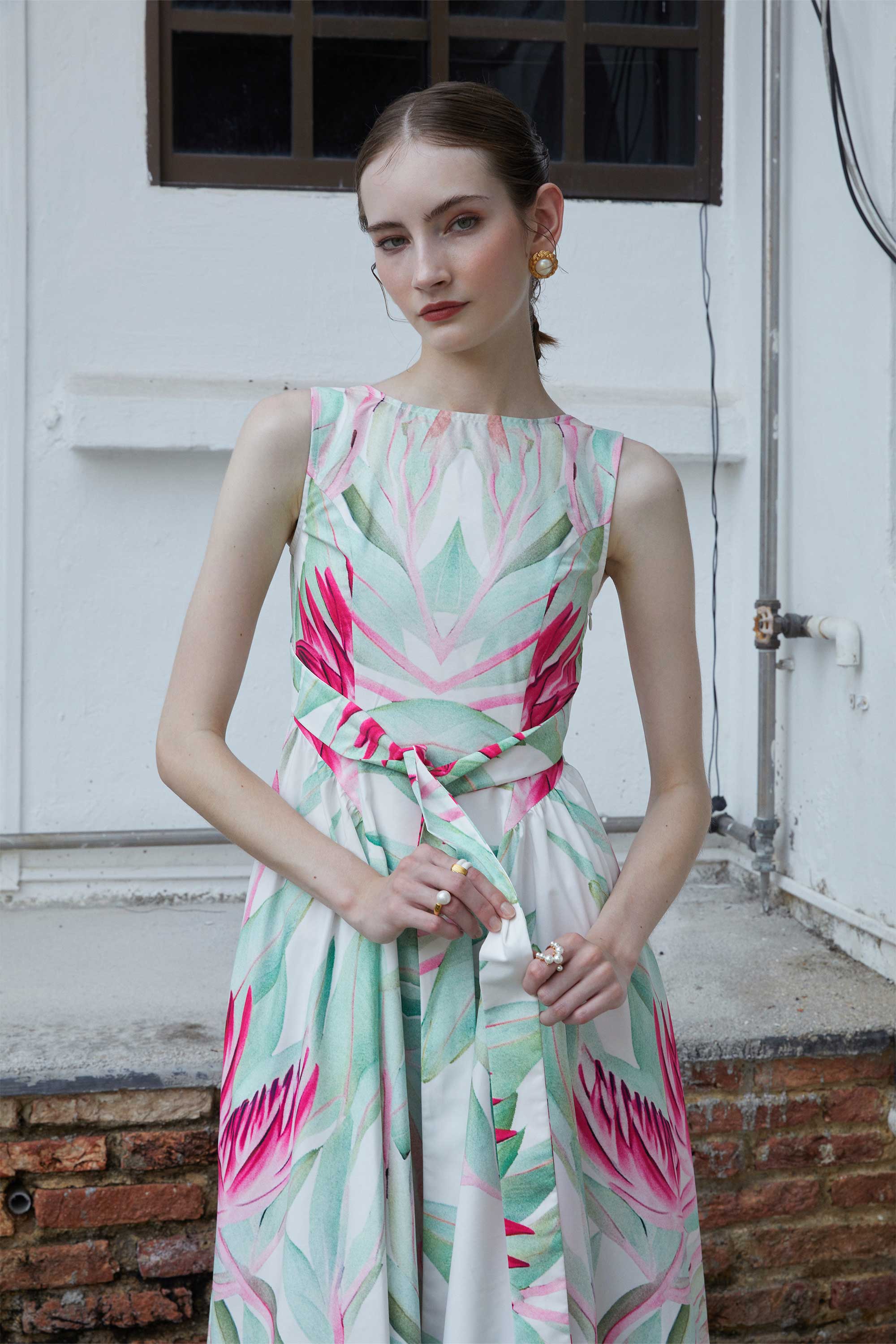 Princess Line Sleeveless Midi Dress (Refuge)