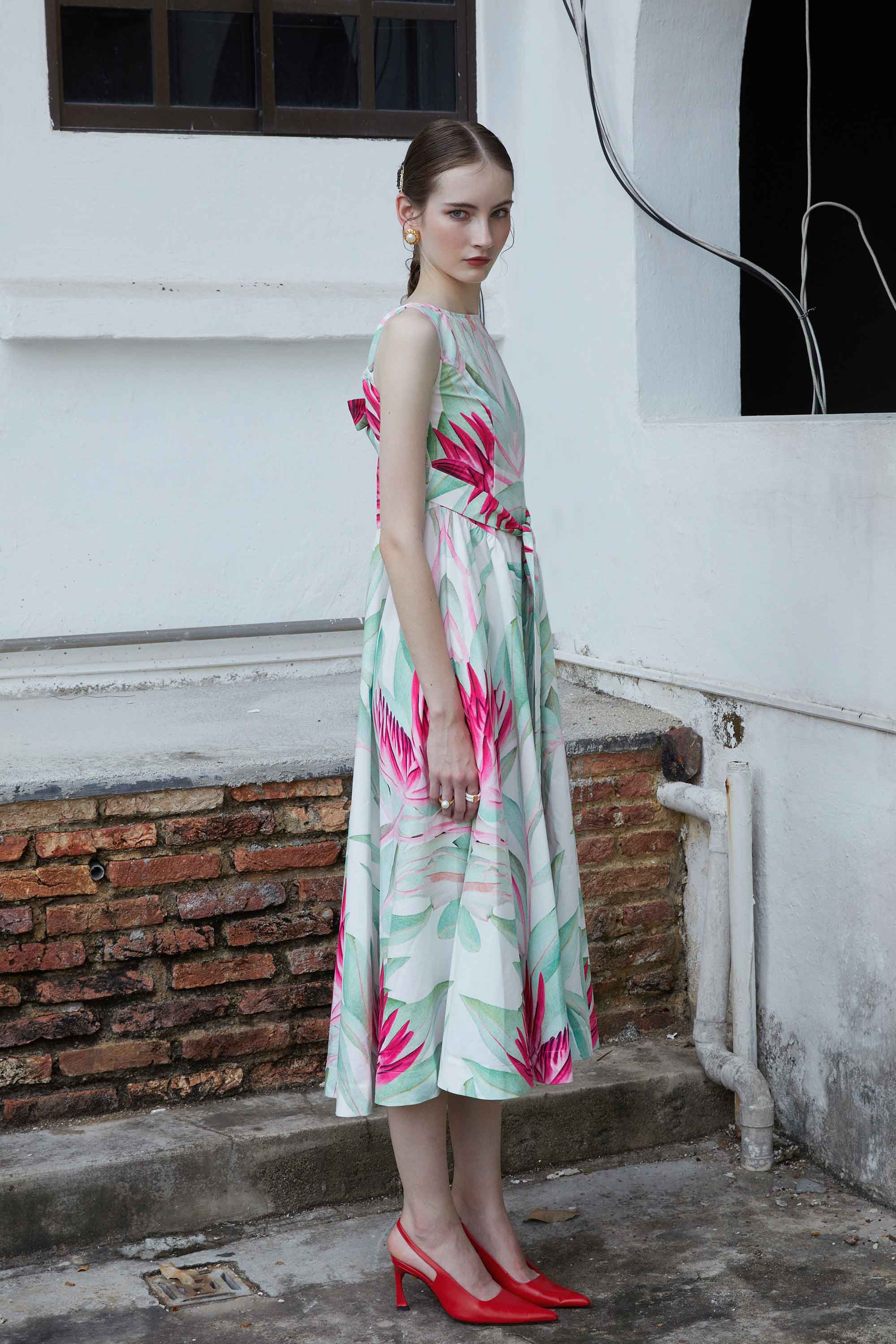 Princess Line Sleeveless Midi Dress (Refuge)