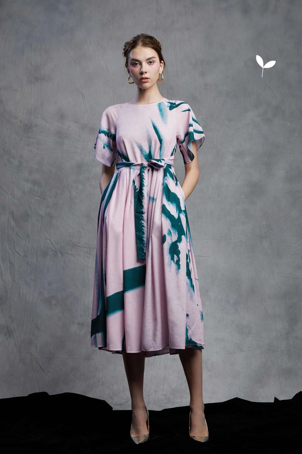 Back-To-Front Flutter Sleeves Dress (Pink Cyanotype)