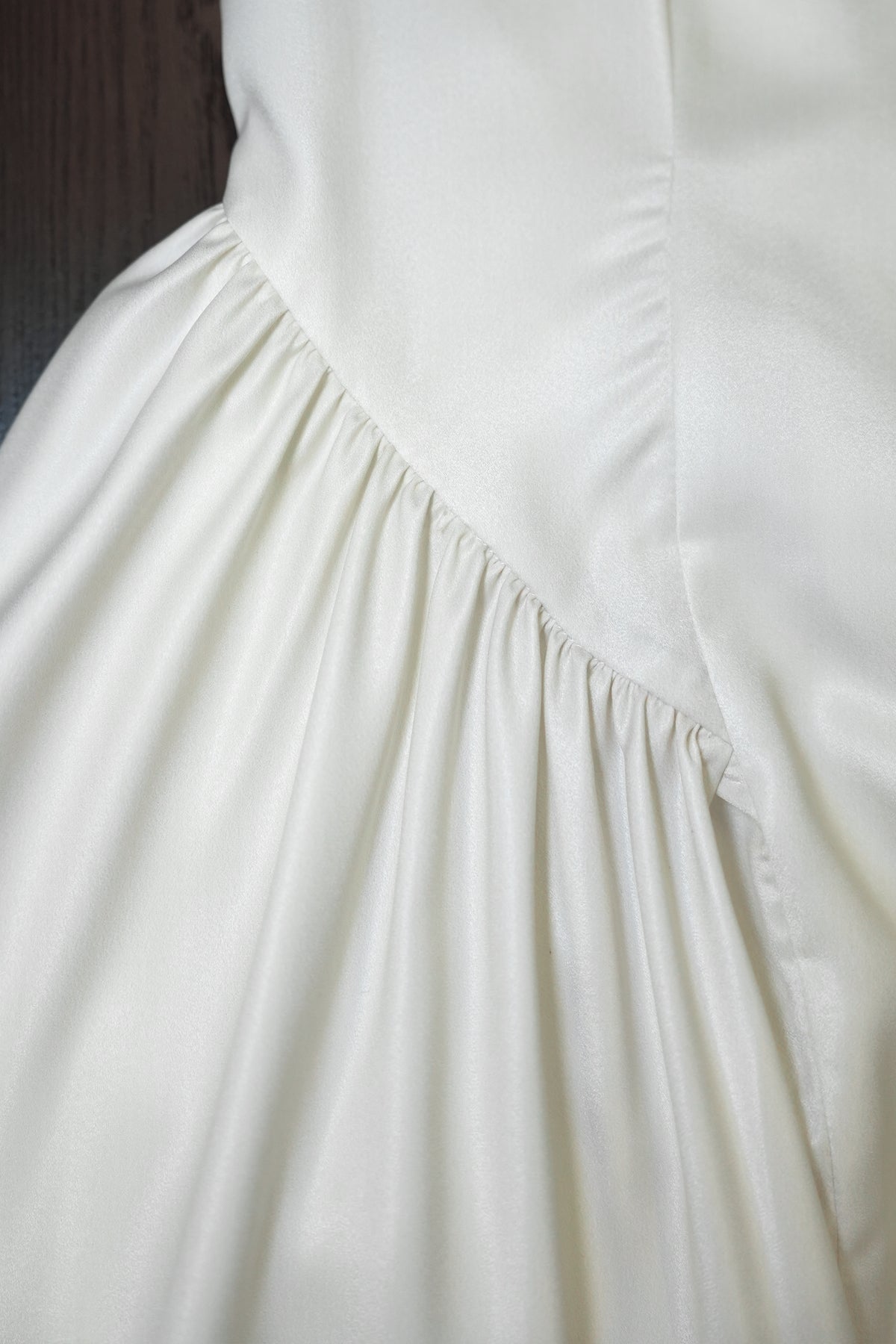 Sleeveless Billowing Knee Dress (Oyster)