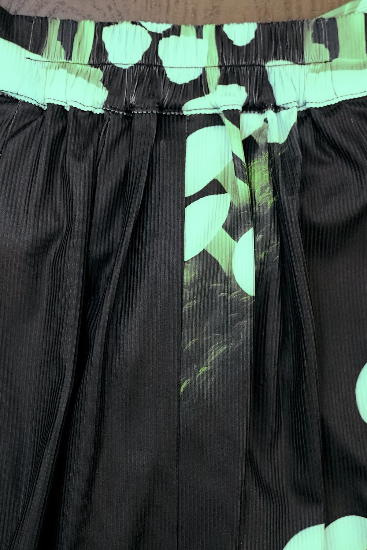 Twist Pencil Skirt (Clitocybe)