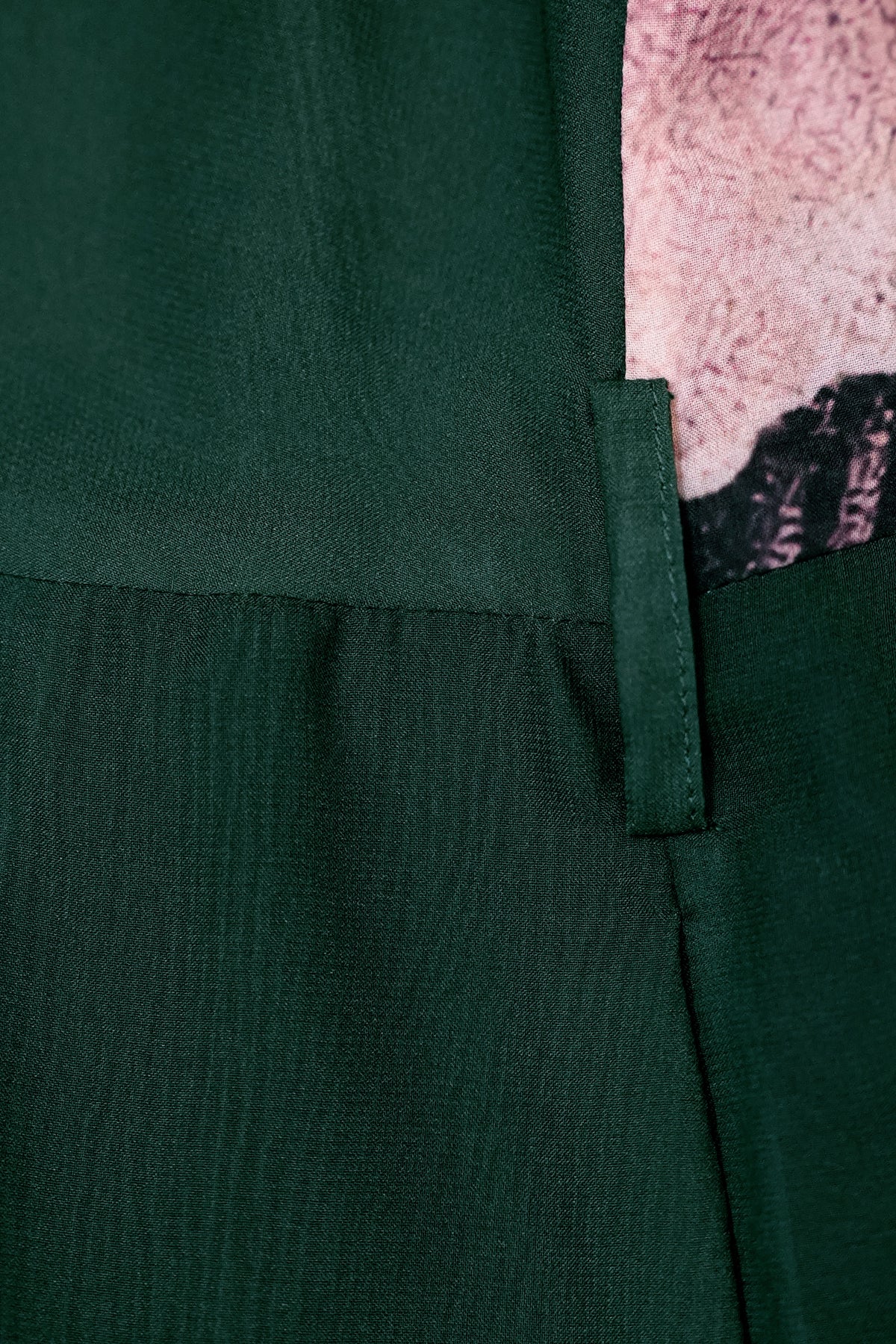 V-neck Box Pleat Dress (Pholiota)
