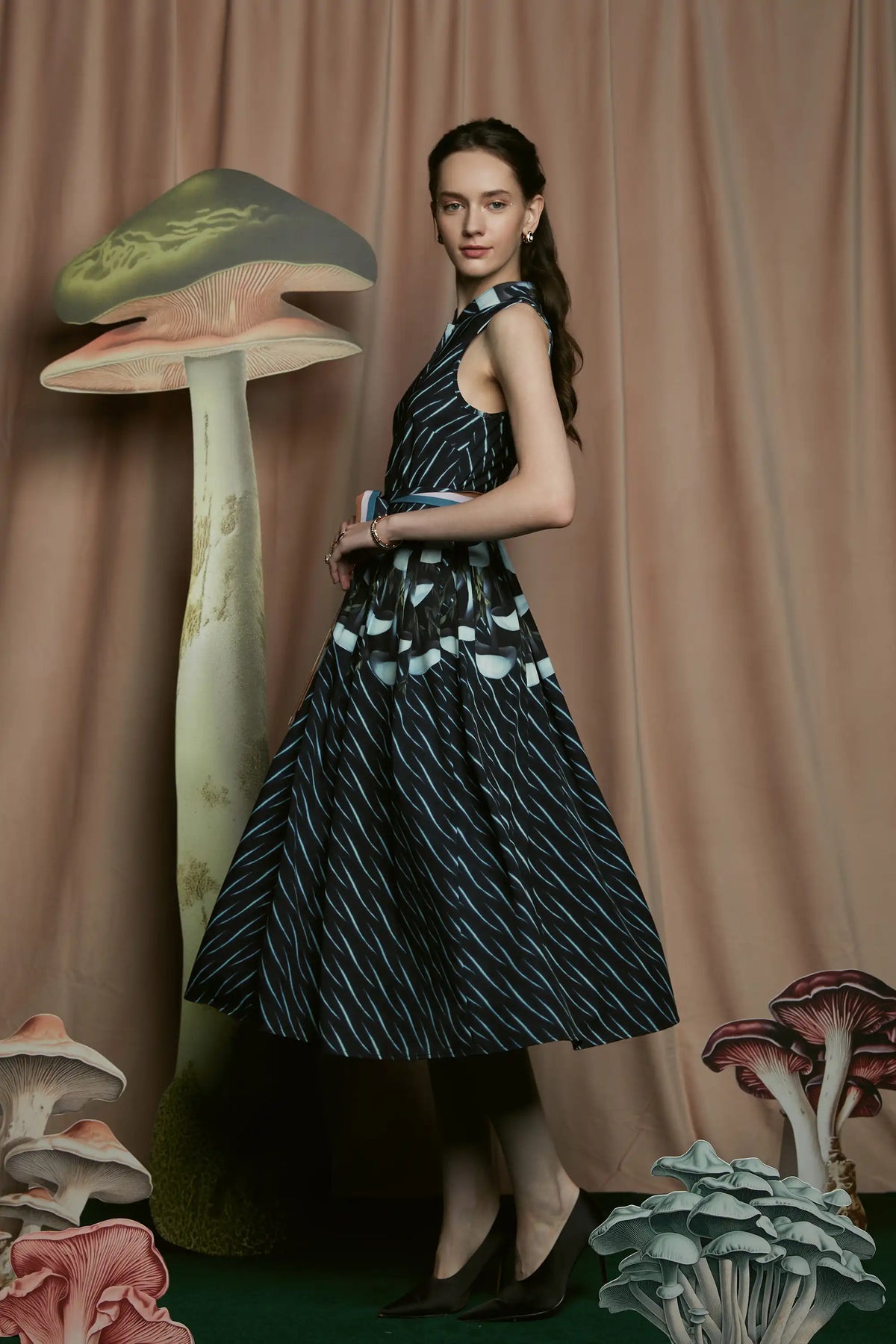 Dual Pleat Sleeveless Dress (Indigo Milk Cap)