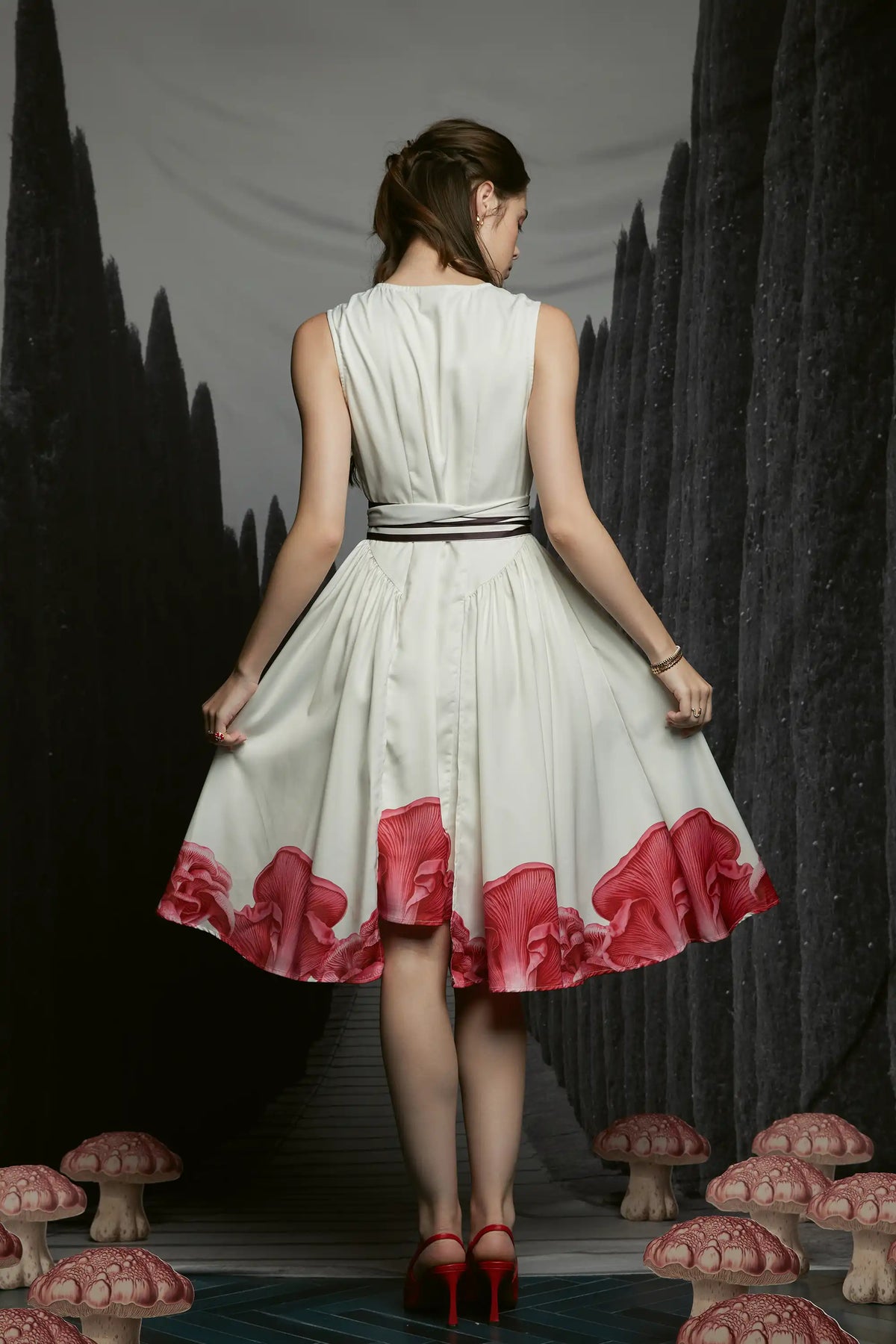 Sleeveless Billowing Knee Dress (Oyster)