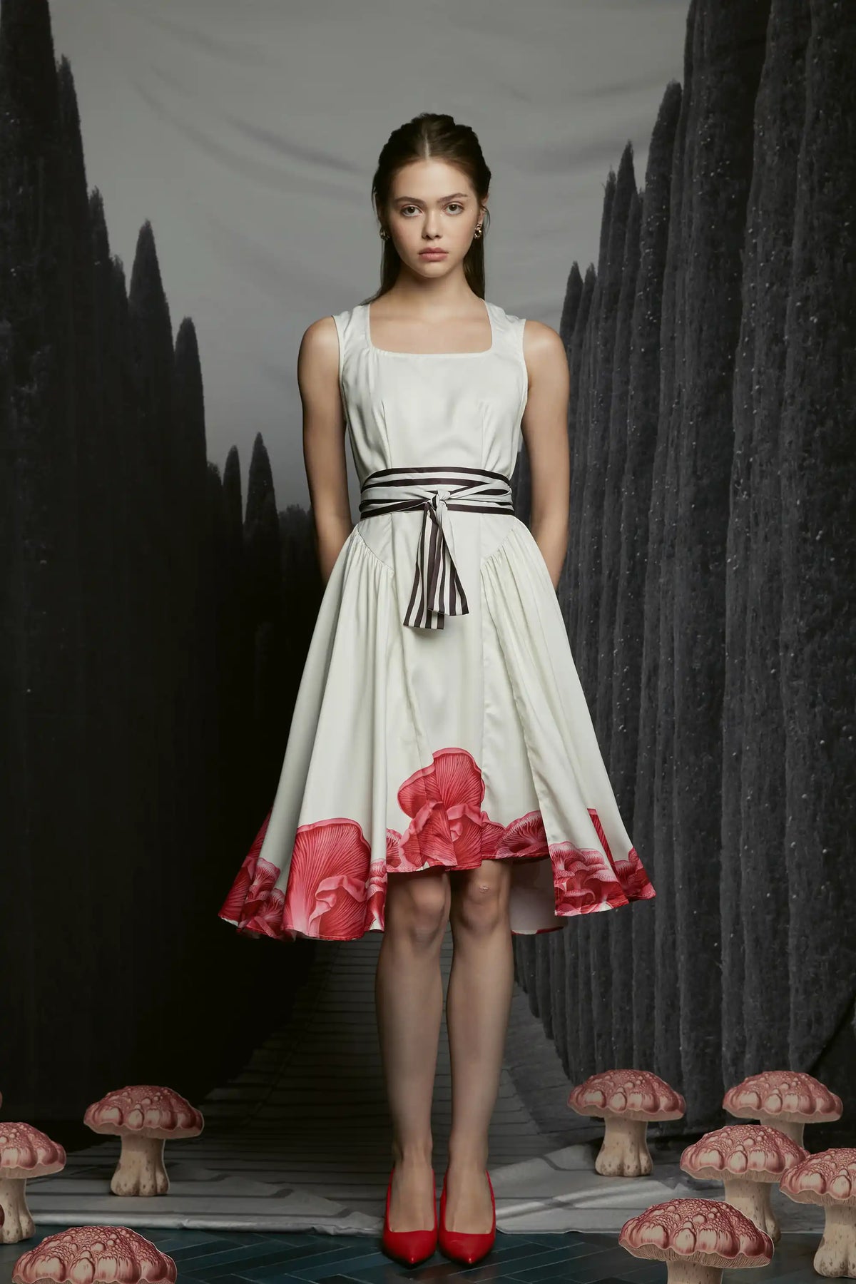 Sleeveless Billowing Knee Dress (Oyster)
