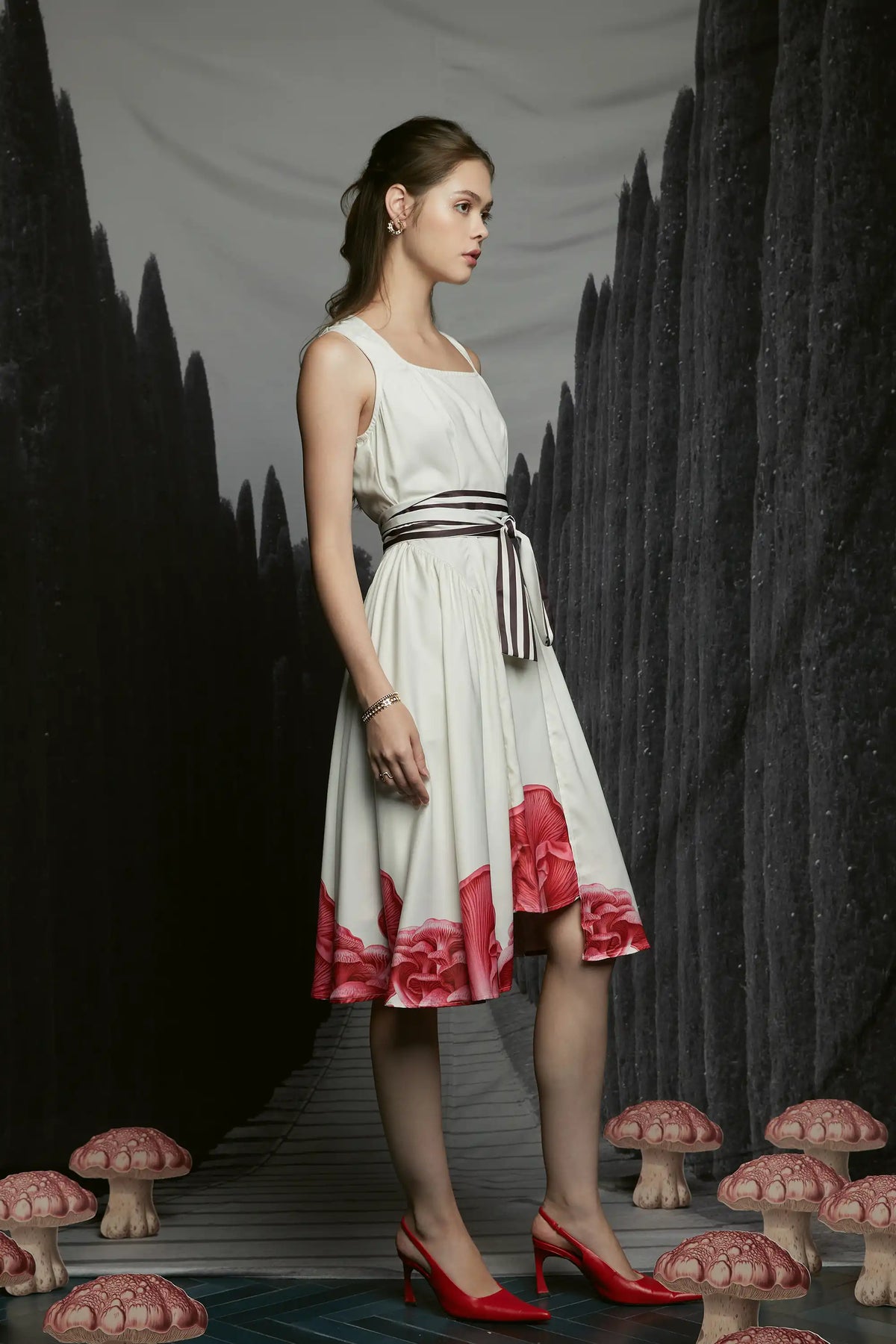 Sleeveless Billowing Knee Dress (Oyster)