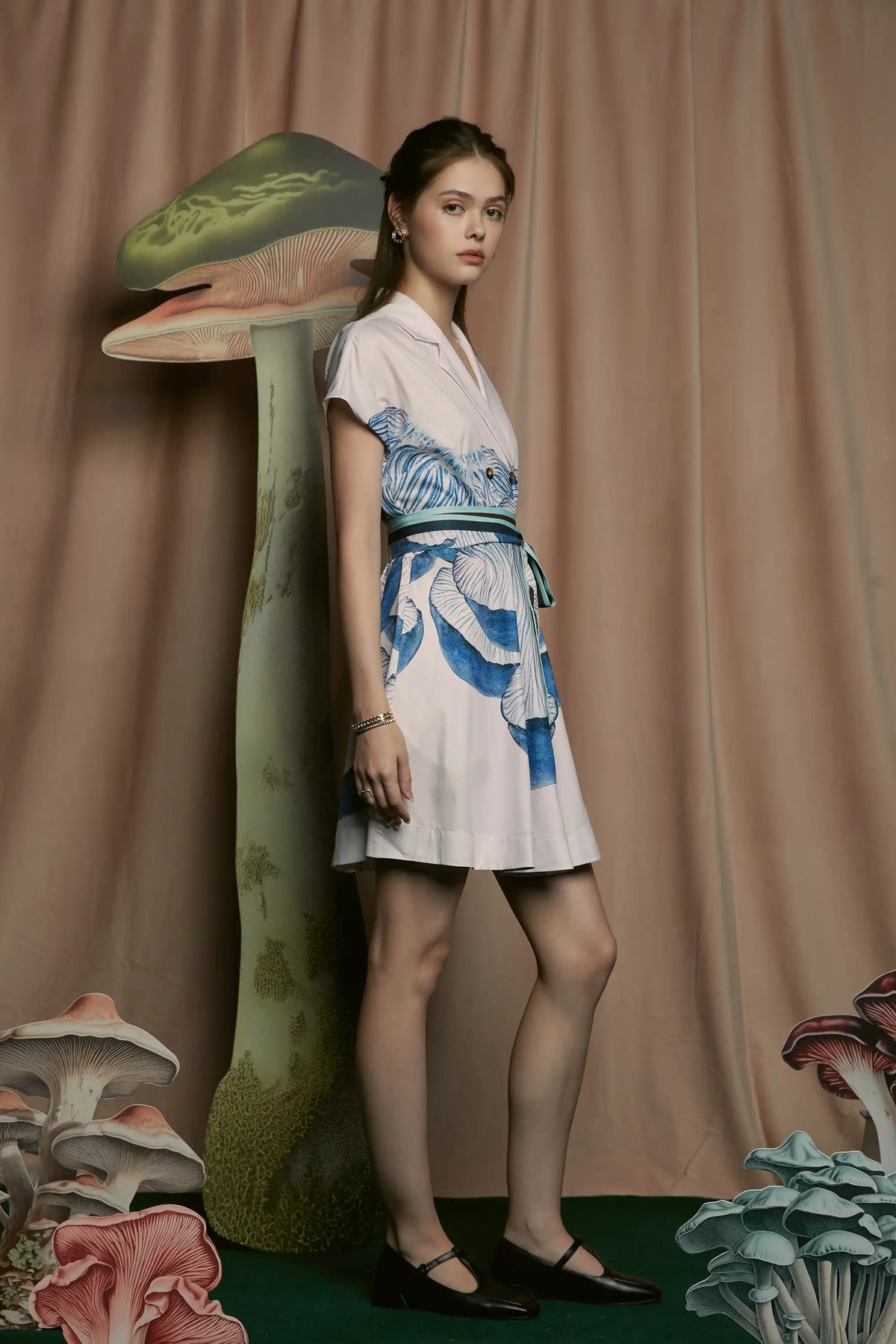 Trench Knee Dress (Pholiota)