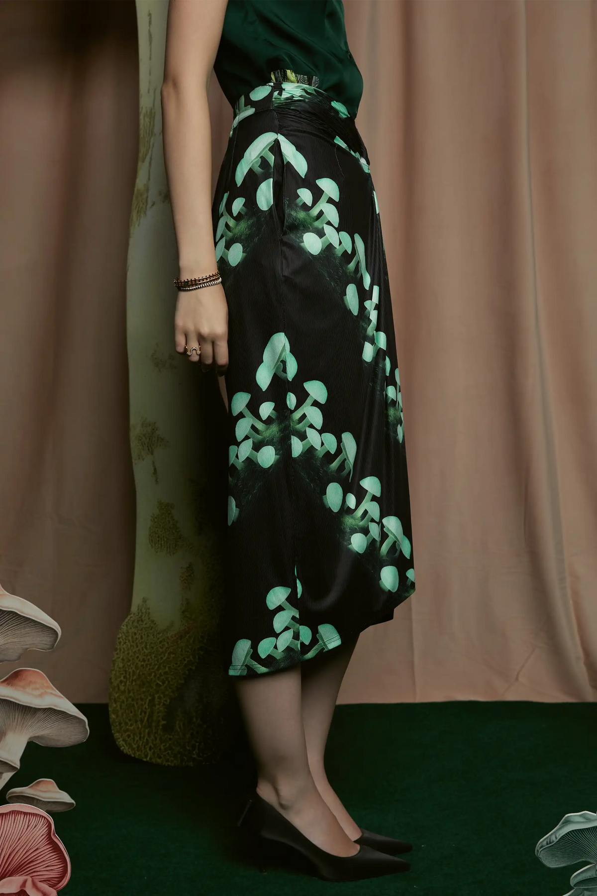 Twist Pencil Skirt (Clitocybe)