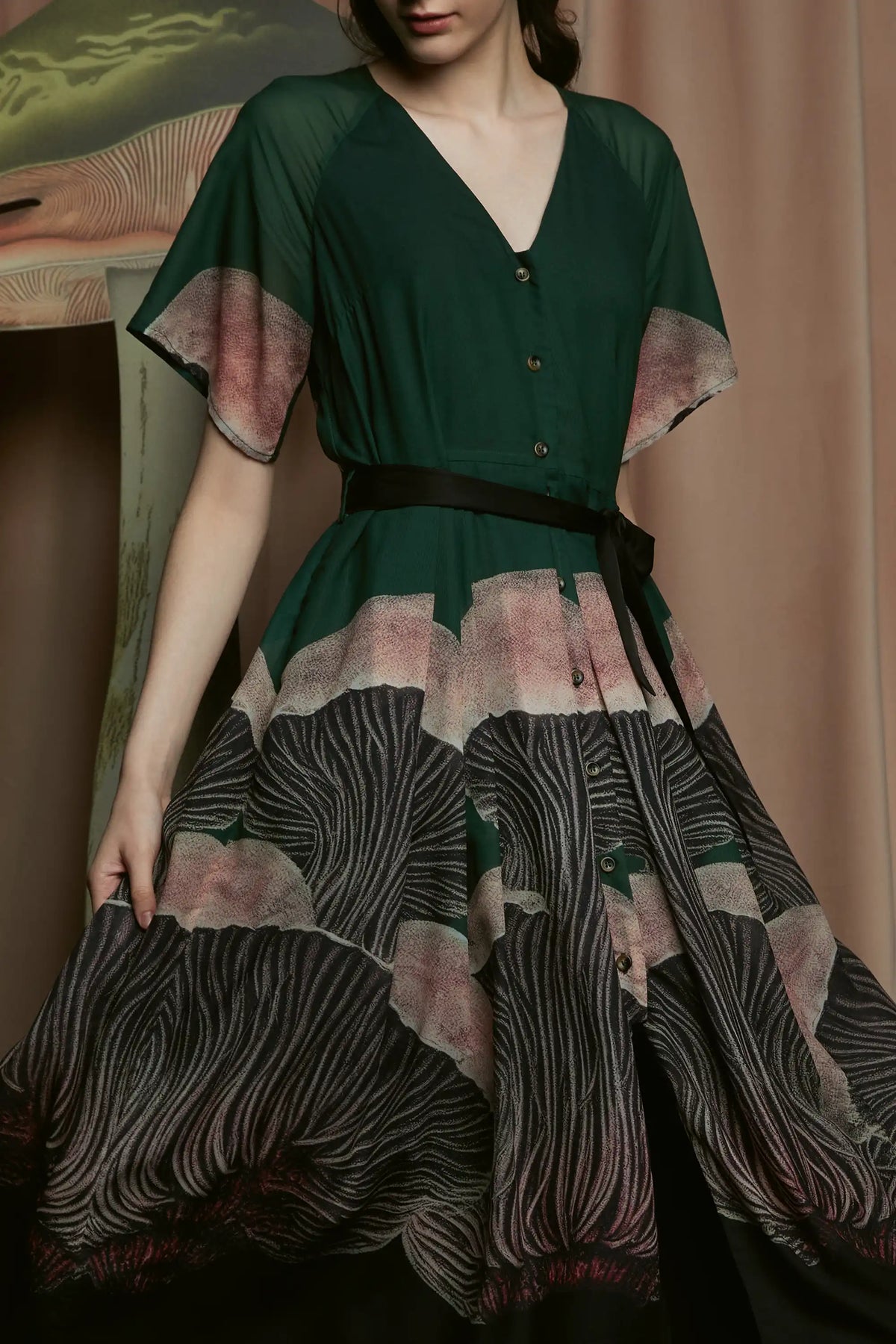 V-neck Box Pleat Dress (Pholiota)