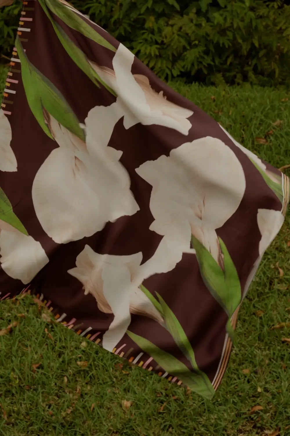 Furoshiki (White Iris)