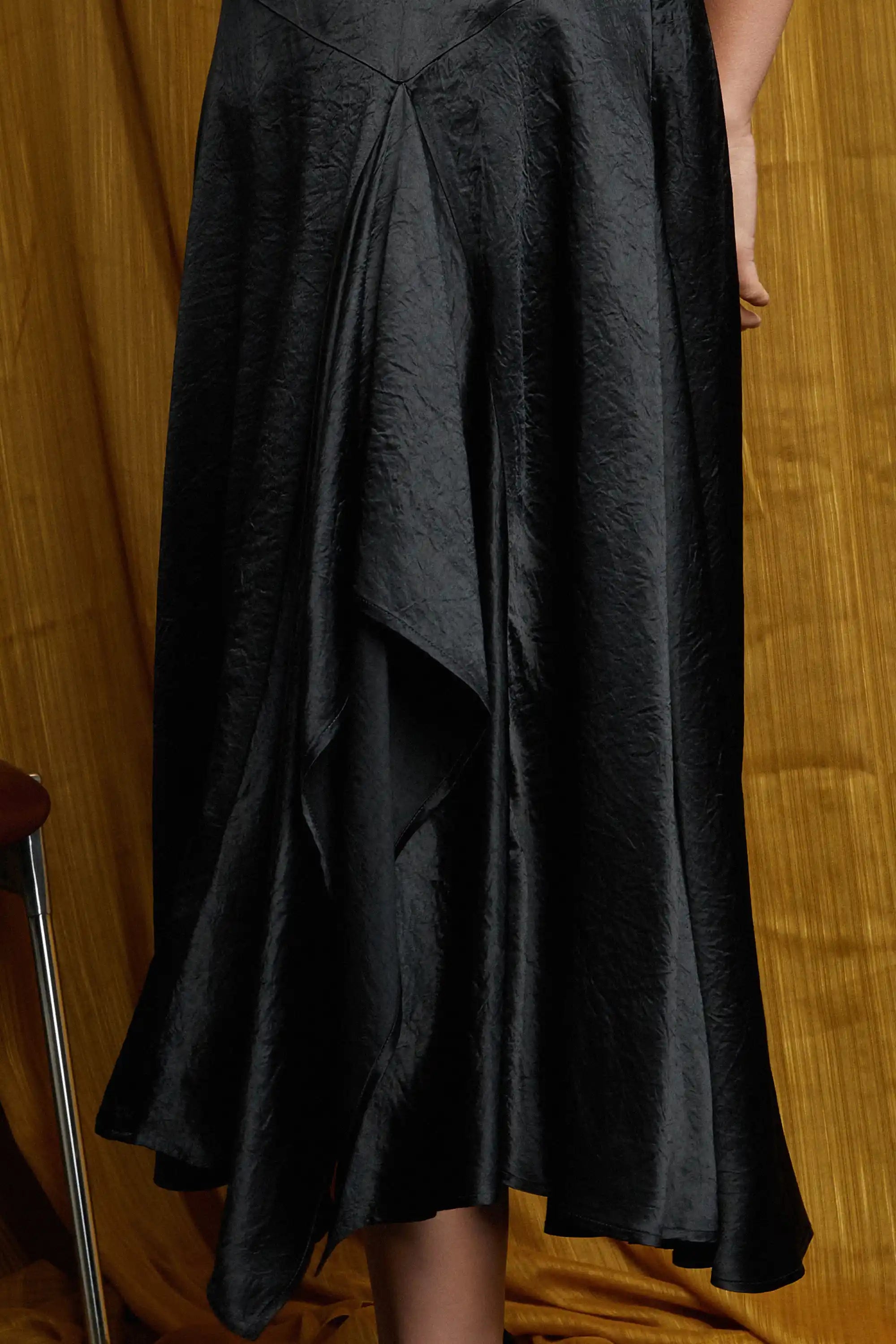 Asymmetrical Slit Skirt (Black)