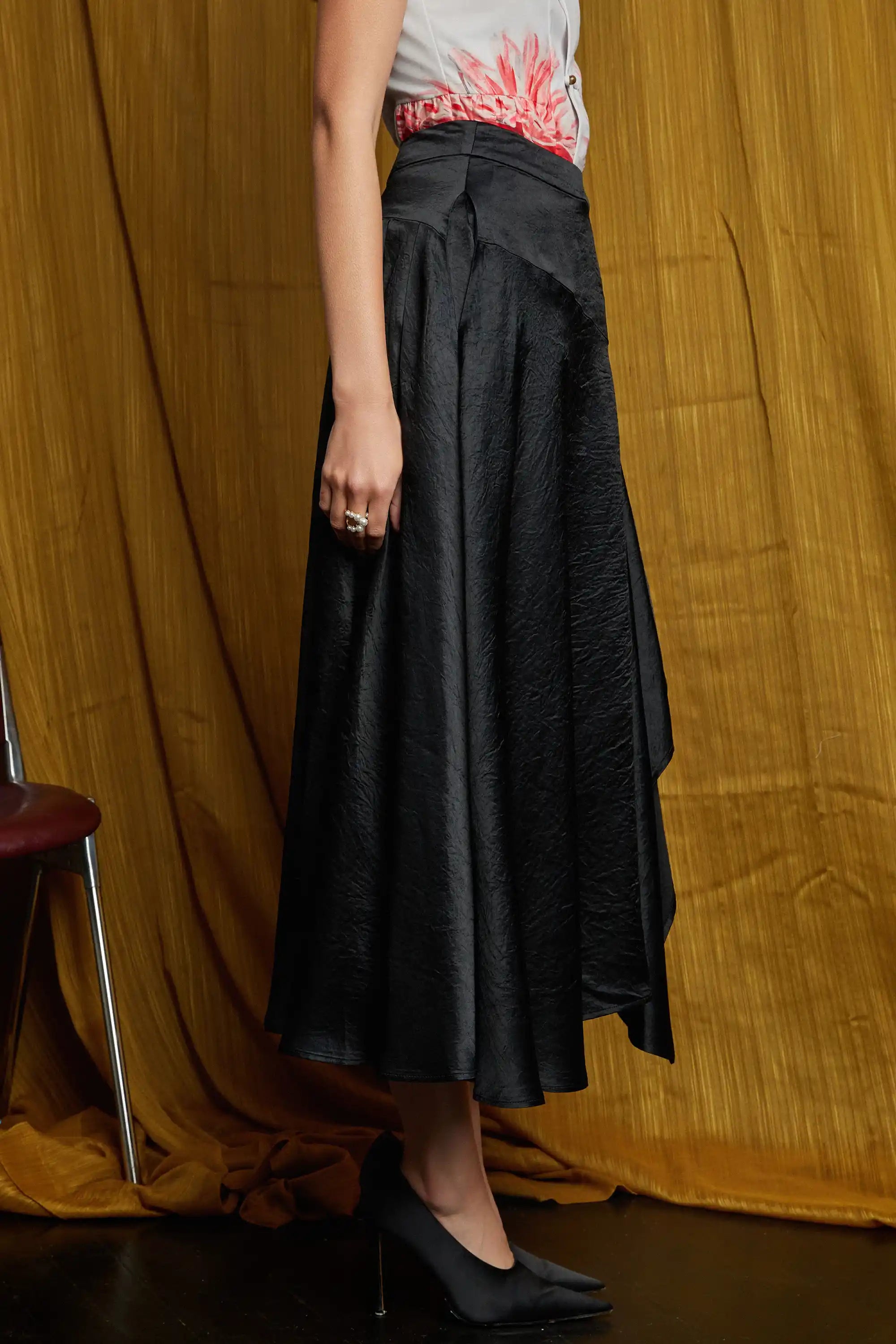 Asymmetrical Slit Skirt (Black)