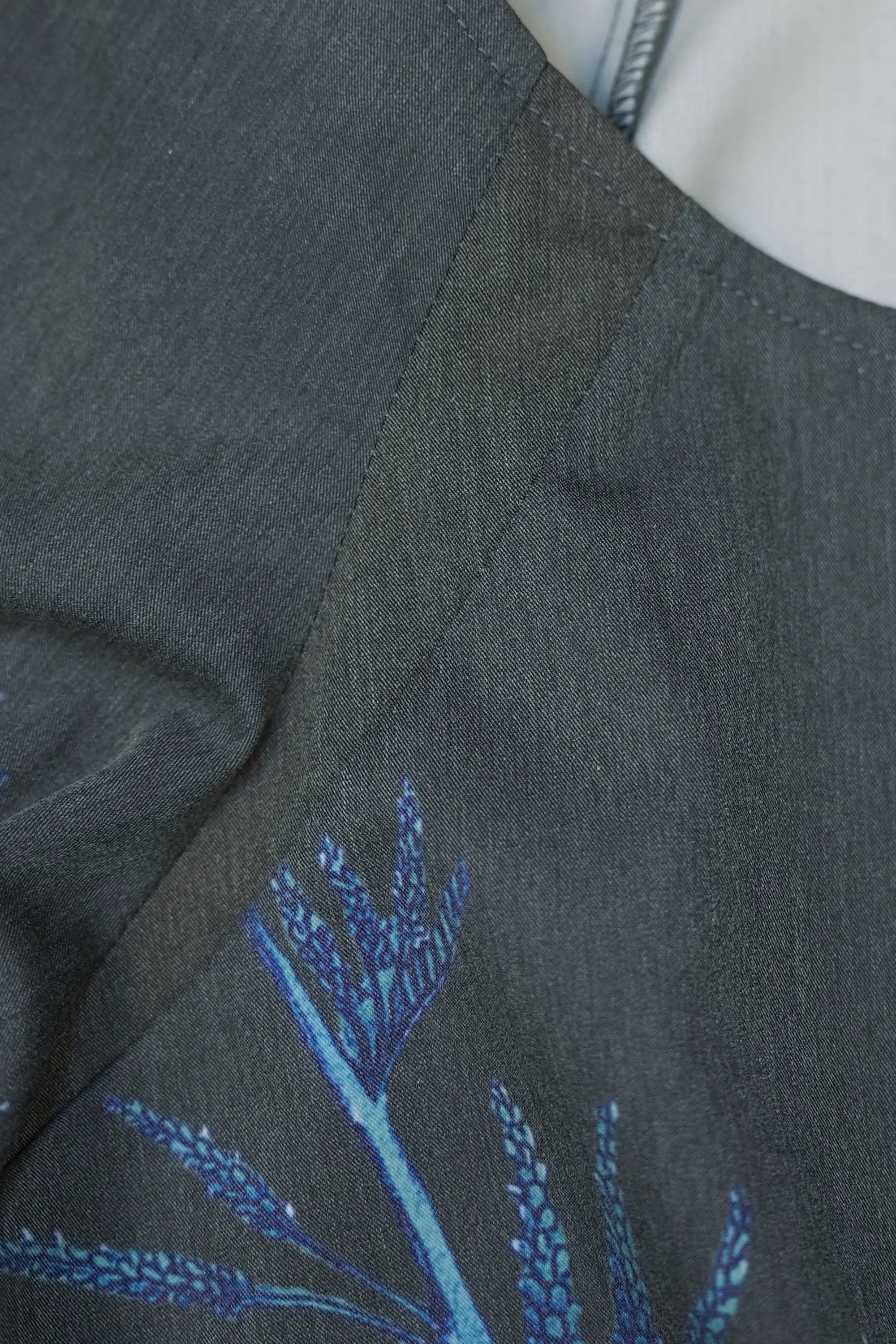 Close-up of gusset on Arrayed Acacia Catechu fan contour top