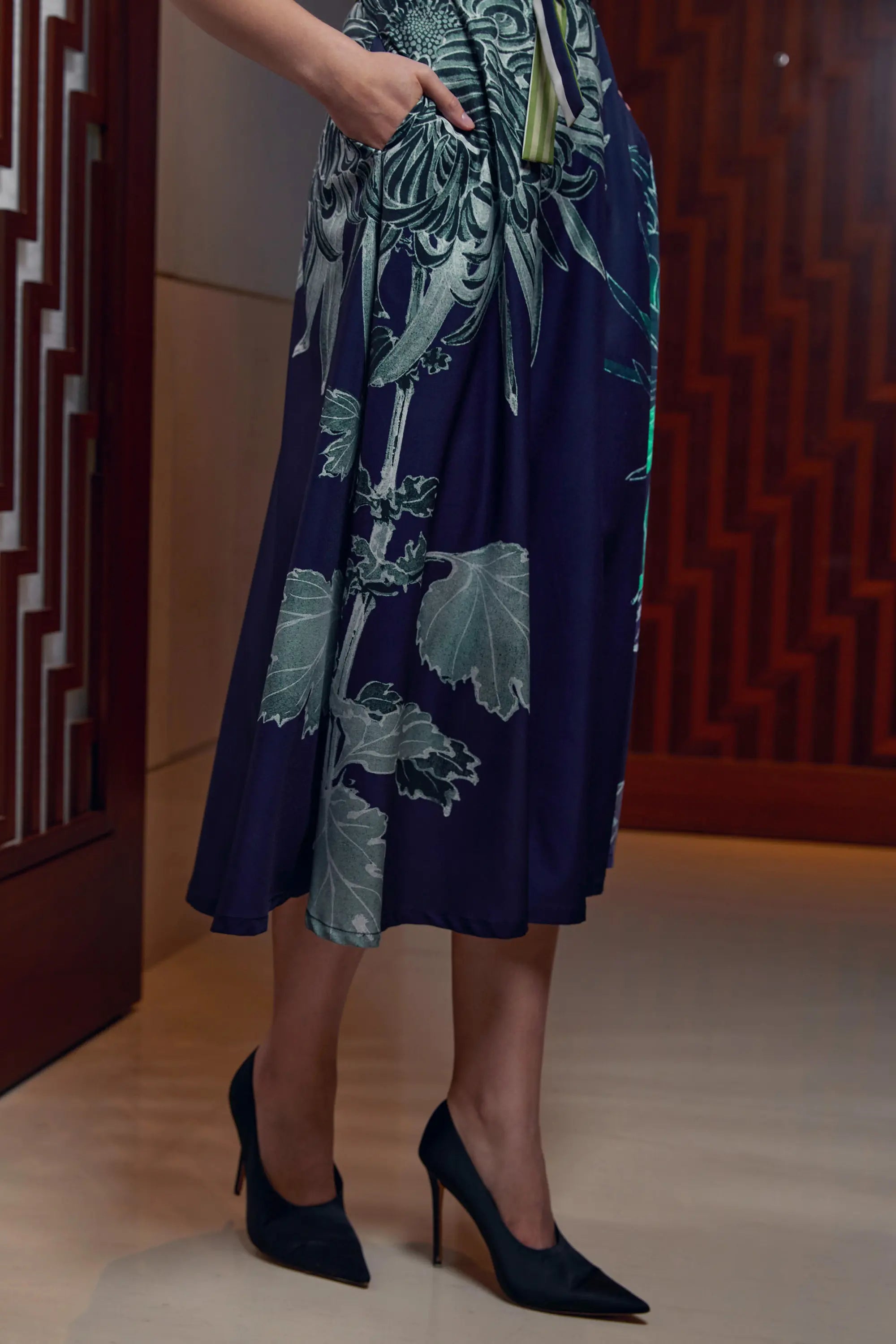 Arrayed Chrysanthemum print maxi dress with flutter sleeve detail