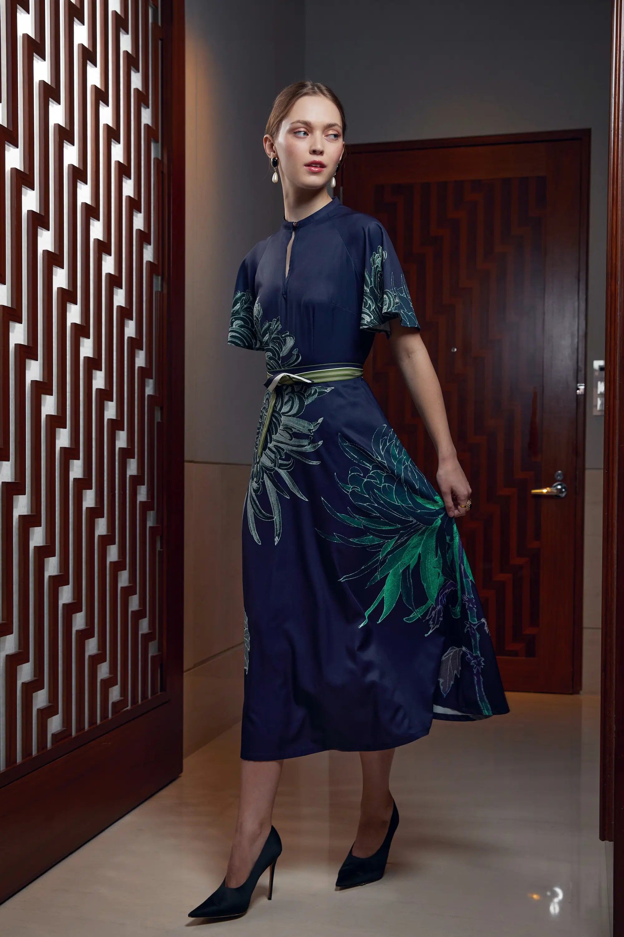 Woman wearing Arrayed Chrysanthemum print flutter sleeve maxi dress, side view