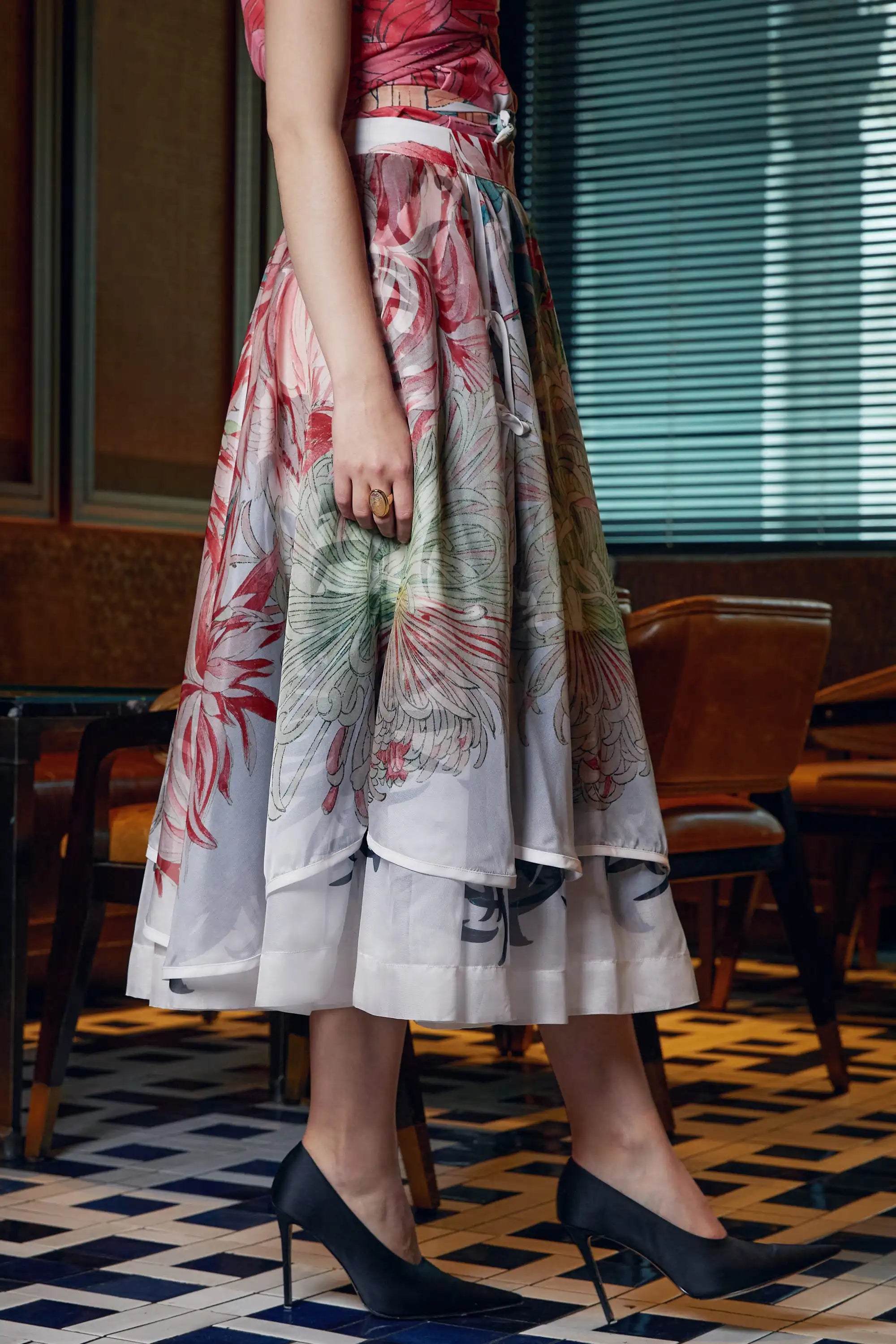 Arrayed Chrysanthemum print organza piping skirt side view with layered hem