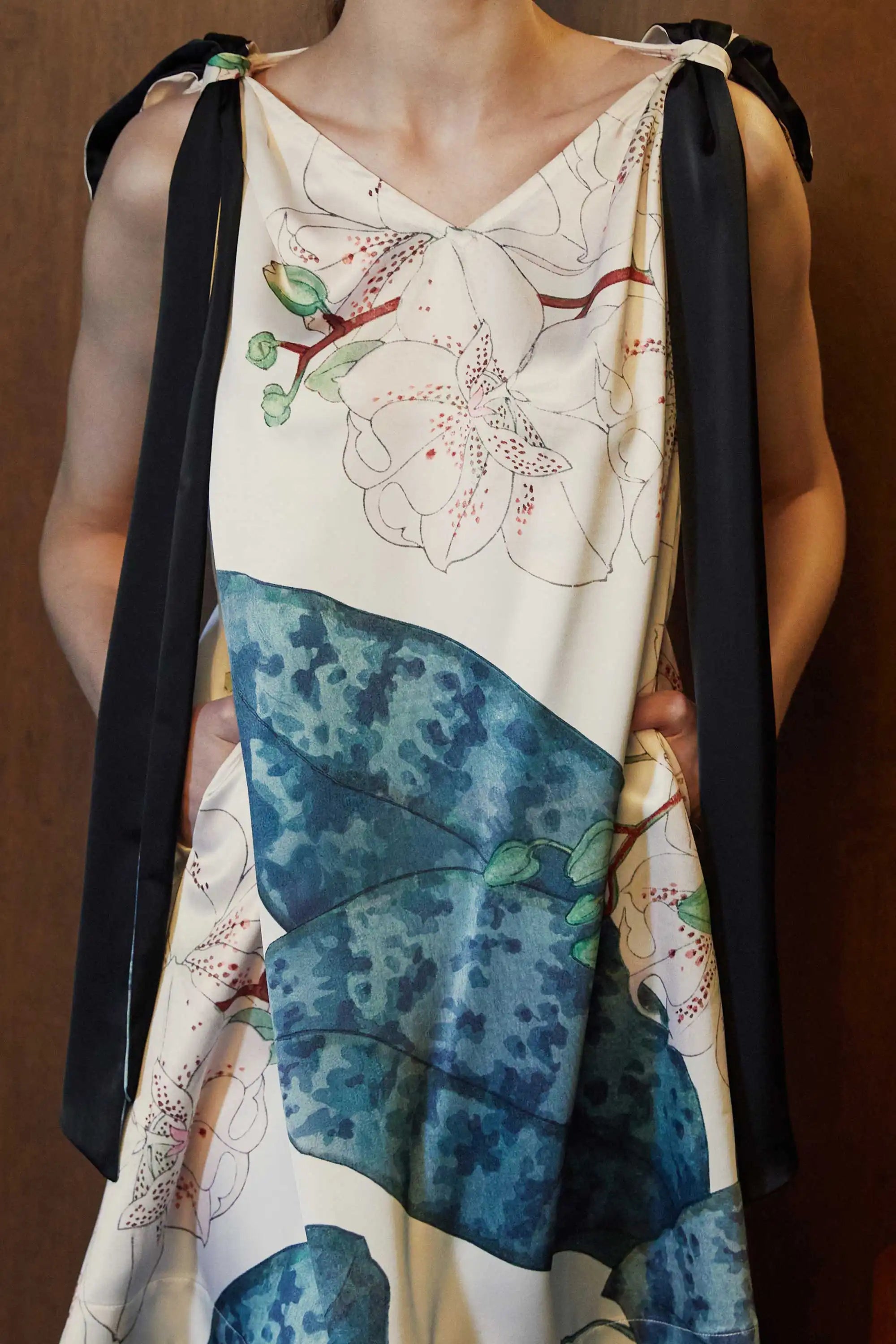 Scarf Knee Dress (Moth Orchid) 