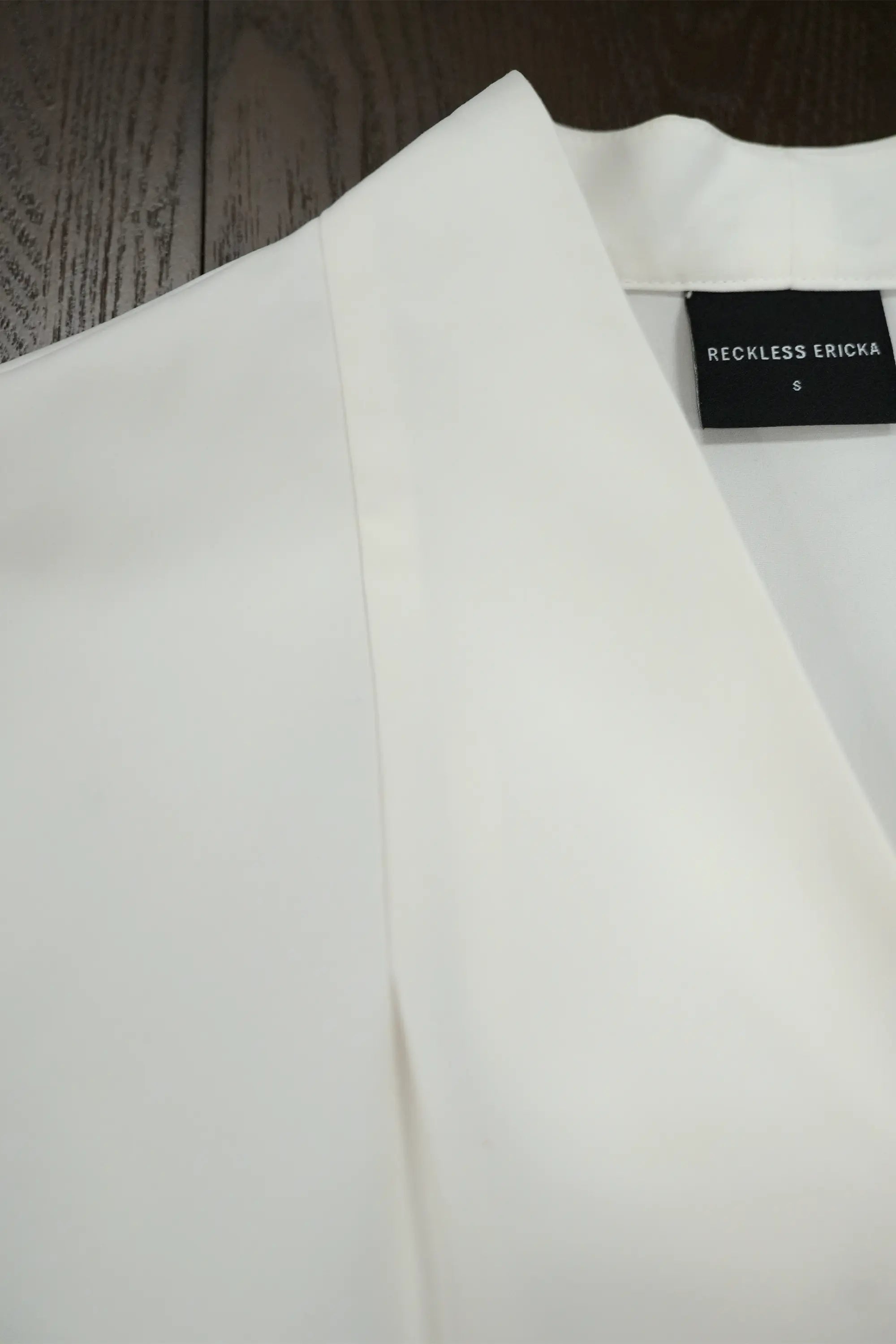 Hourglass Top (White)