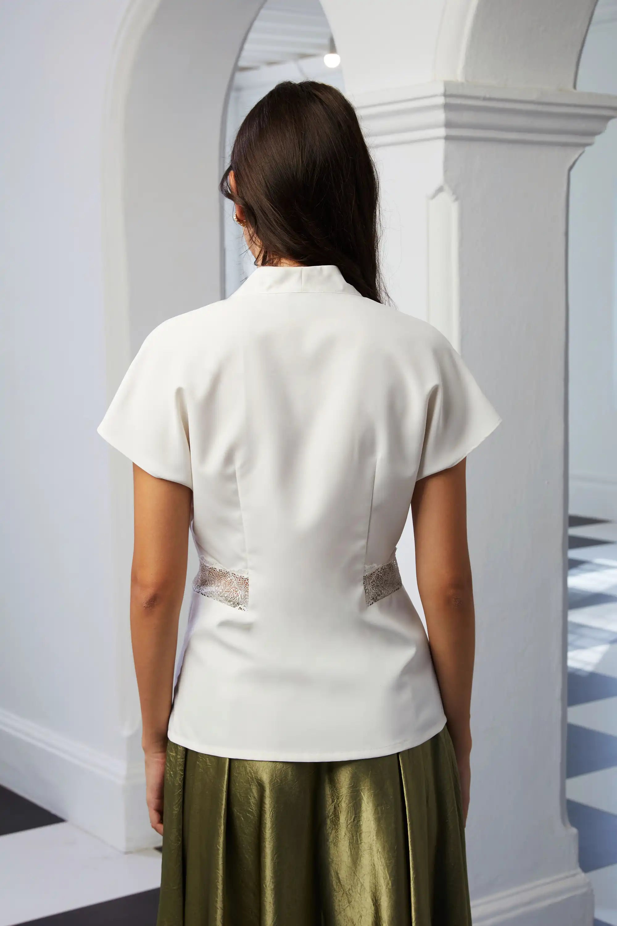 Hourglass Top (White)