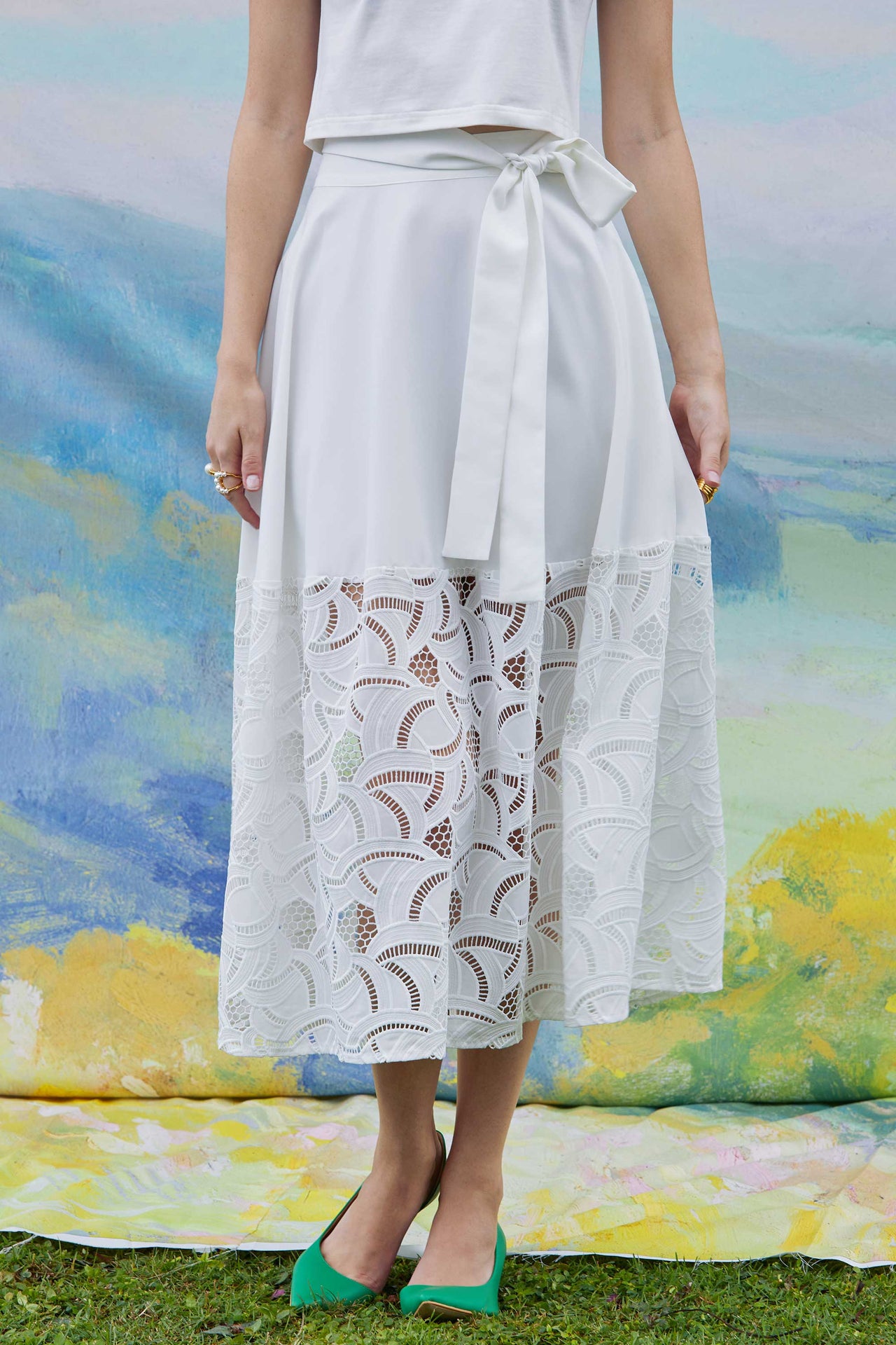 Border Full Circle Tea Skirt (White)