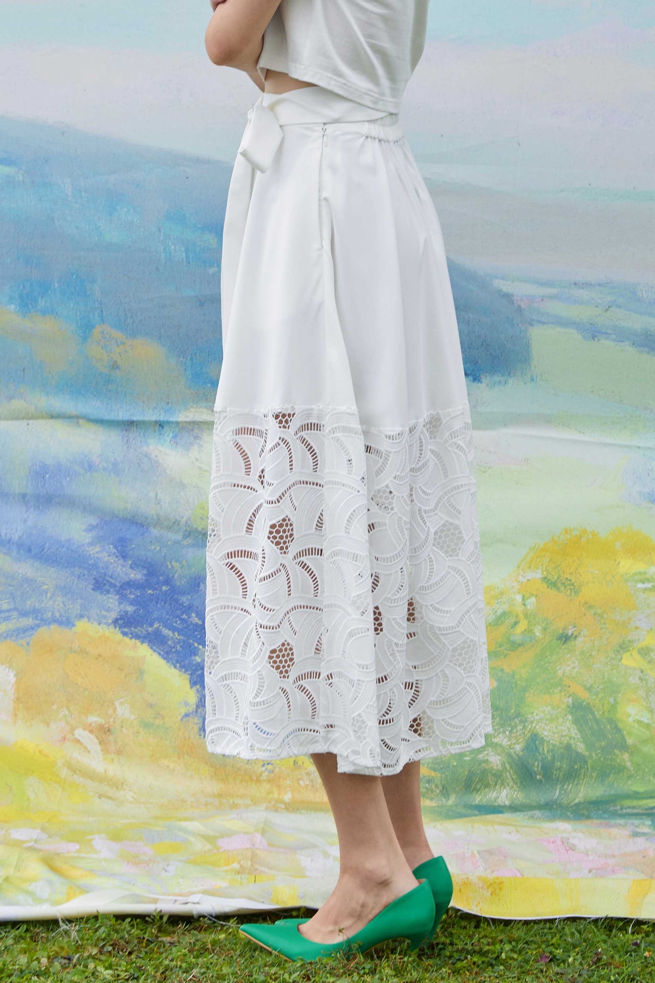 Border Full Circle Tea Skirt (White)