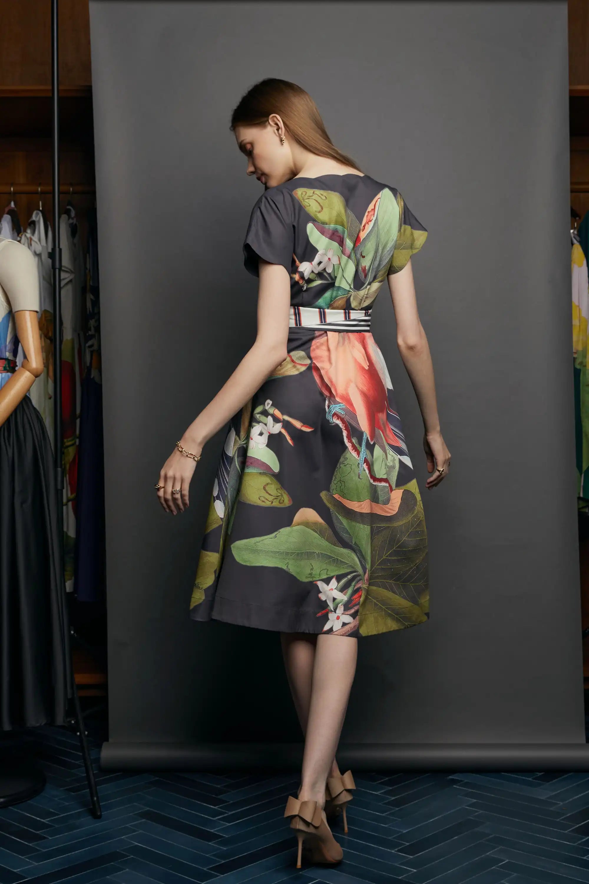 Scallop Fit & Flare Knee Dress (Mangrove Cuckoo)