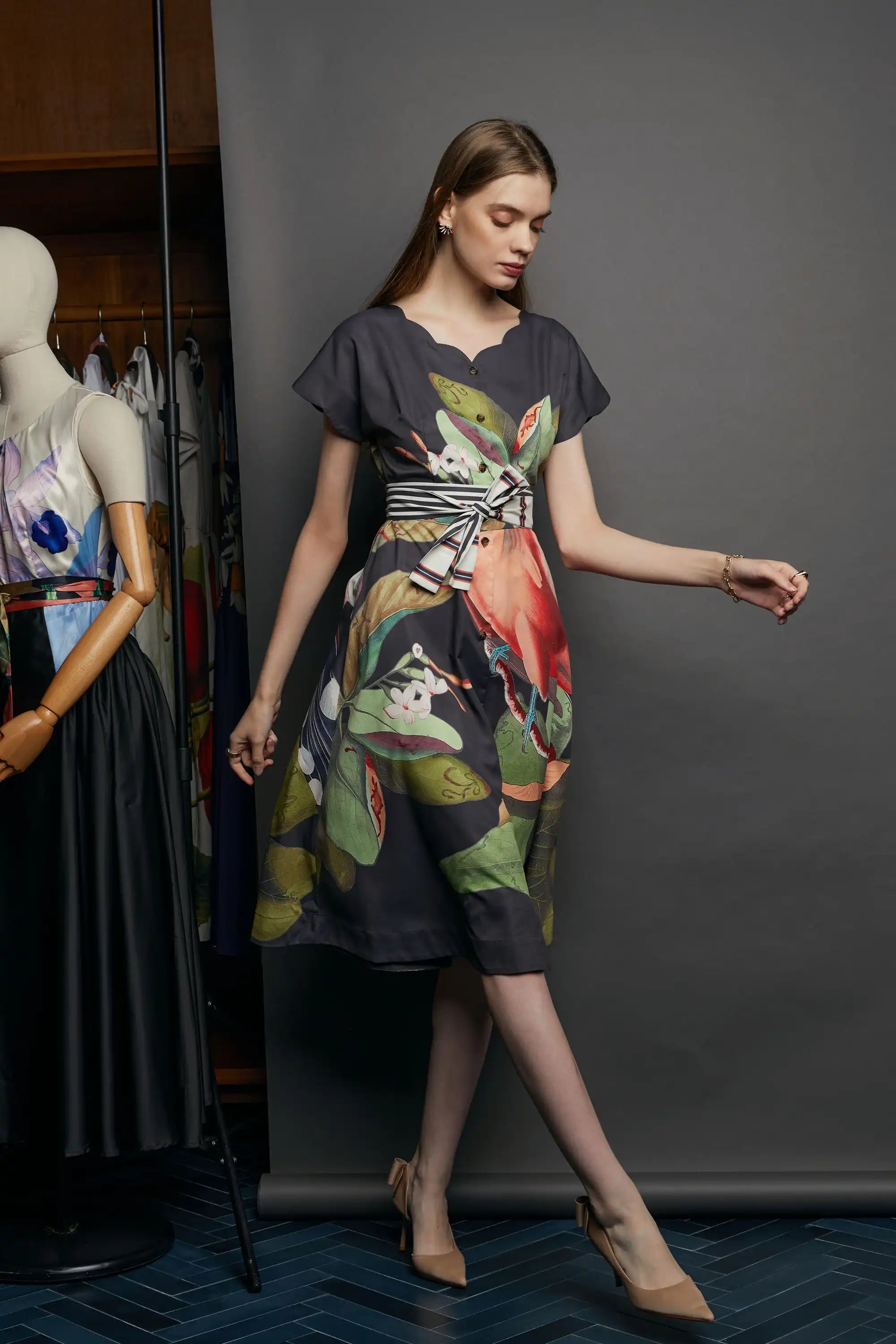 Scallop Fit & Flare Knee Dress (Mangrove Cuckoo)