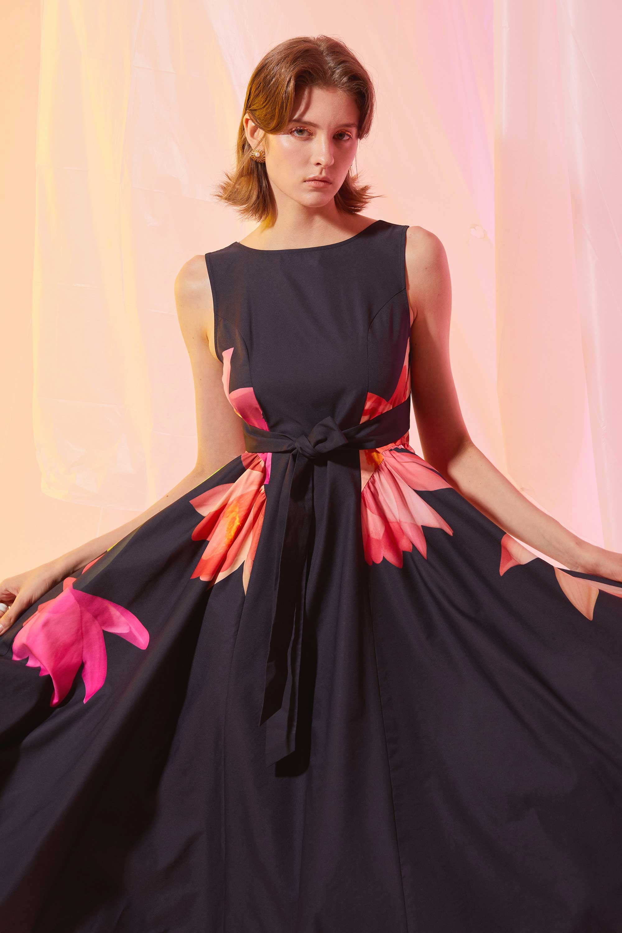 Princess Line Sleeveless Midi Dress (Glow)