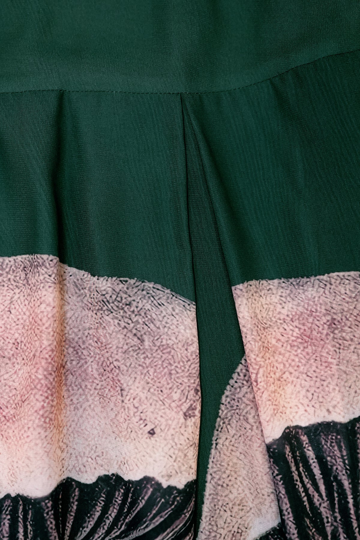 V-neck Box Pleat Dress (Pholiota)