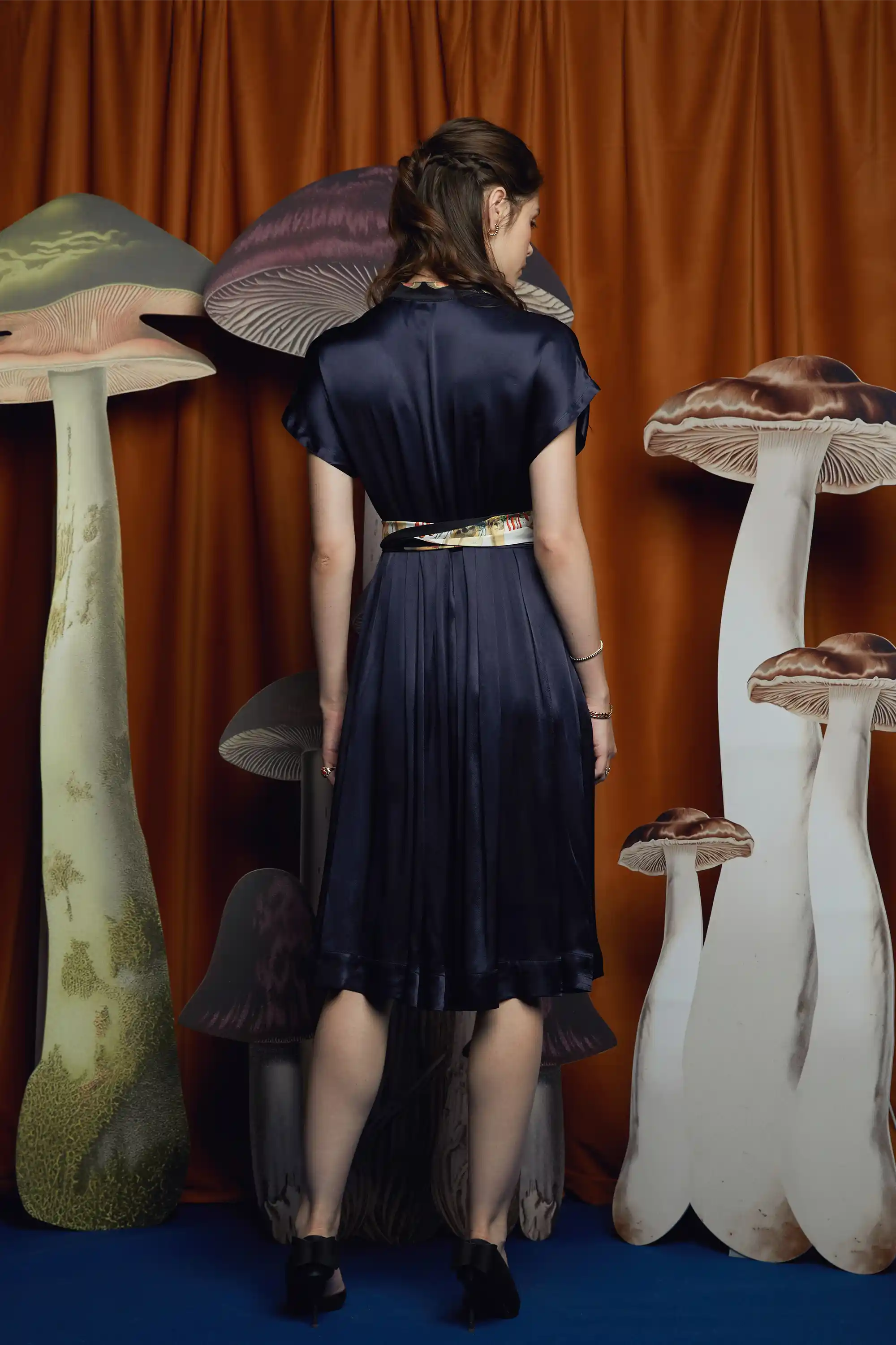Chinese Collar Midi Dress (Shiitake)