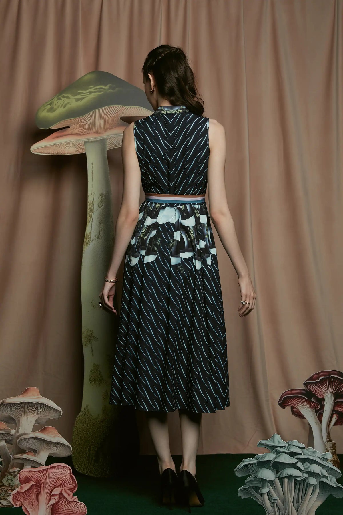 Dual Pleat Sleeveless Dress (Indigo Milk Cap)