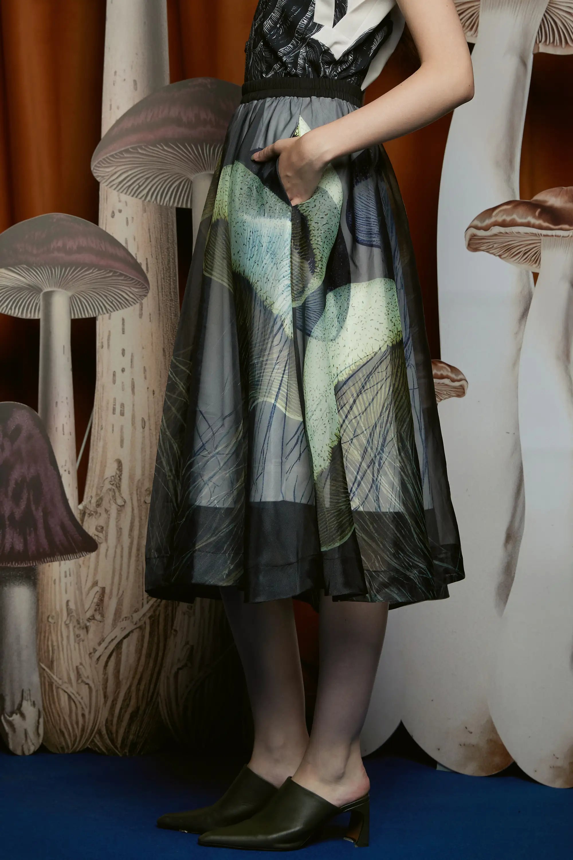 Midi Swing Skirt (Porcini)