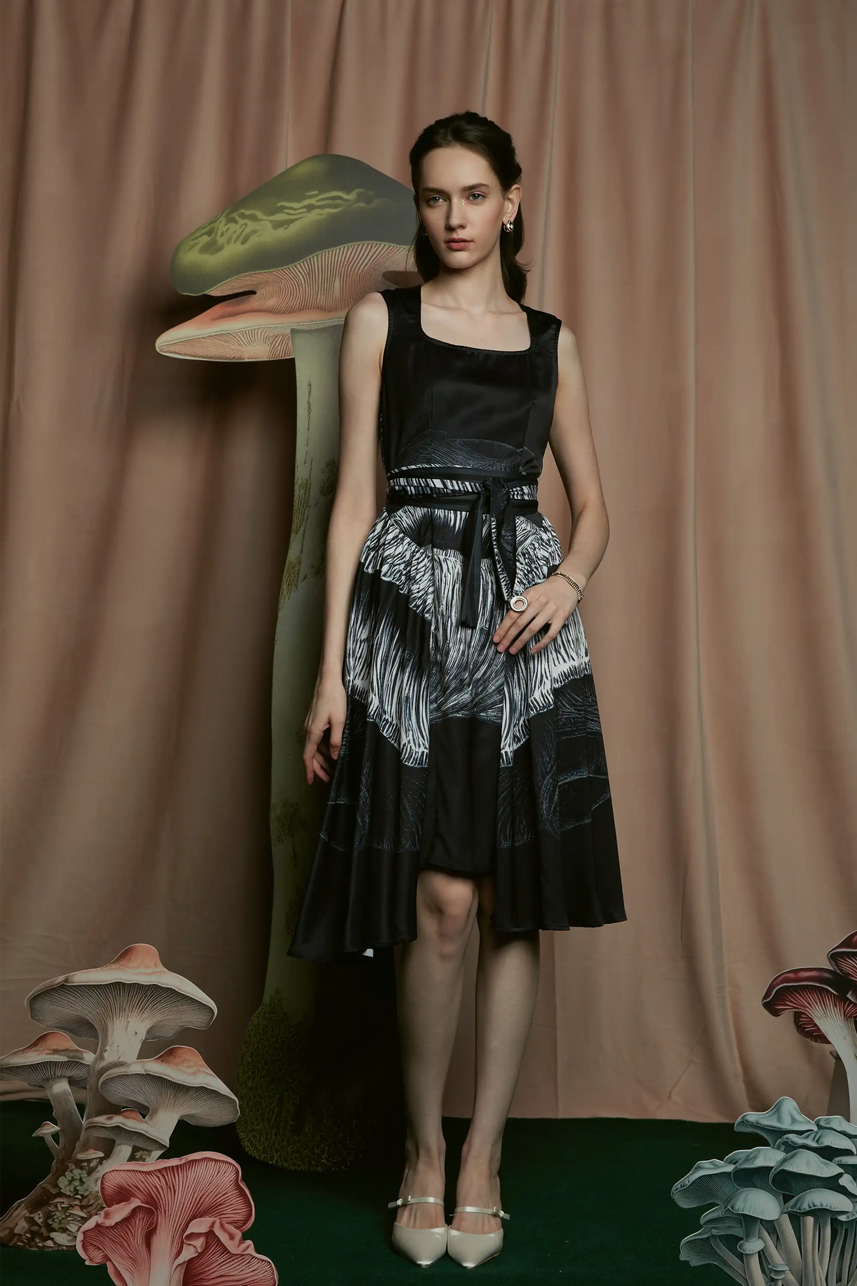 Sleeveless Billowing Knee Dress (Trametes)