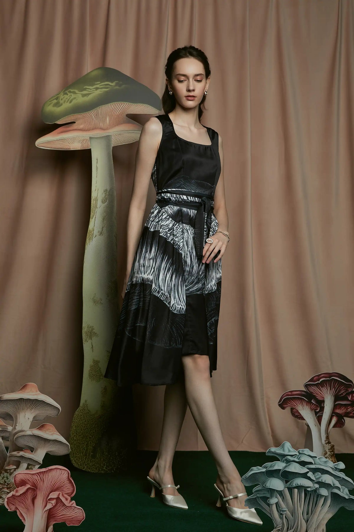 Sleeveless Billowing Knee Dress (Trametes)