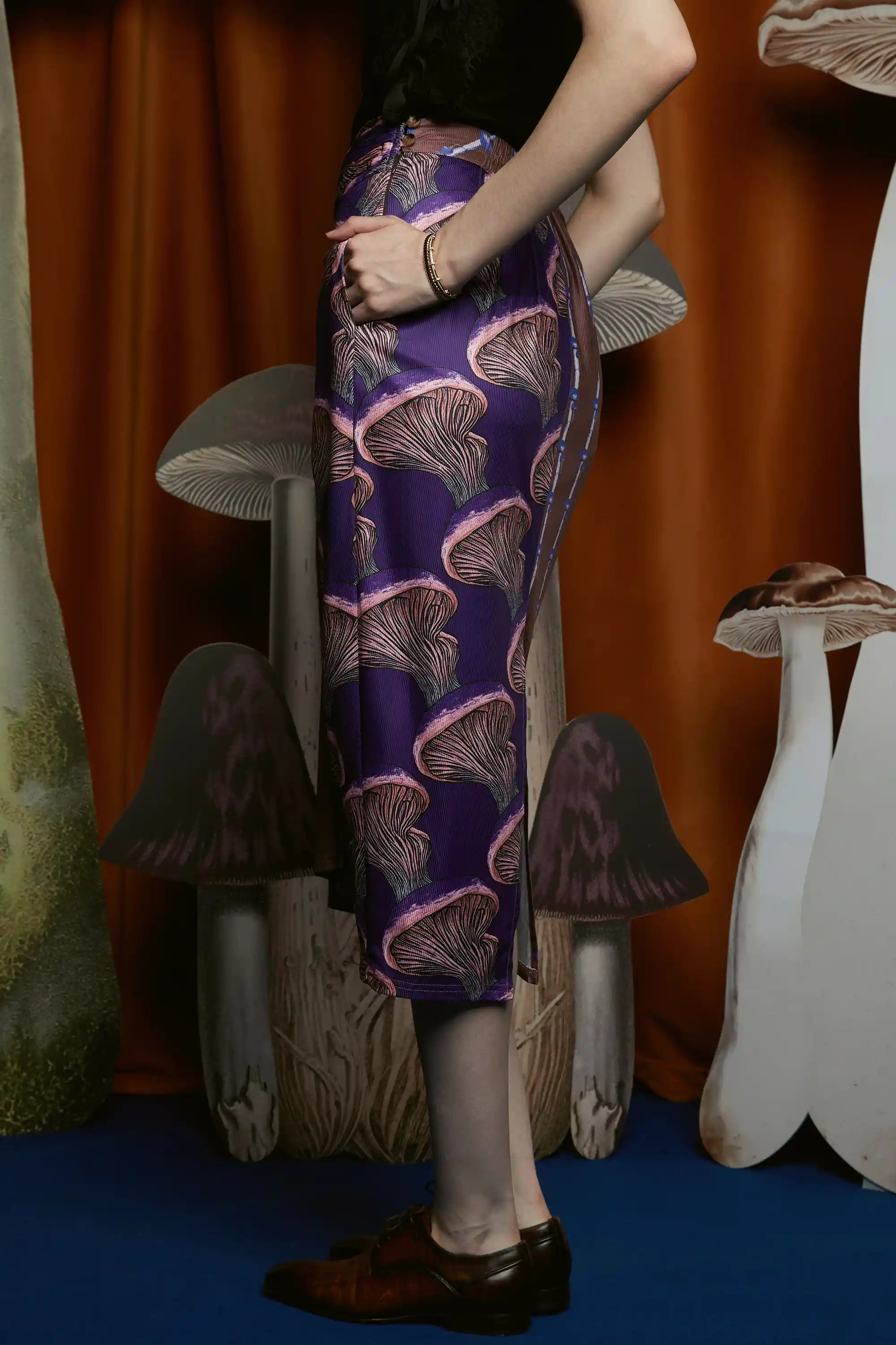 Twist Pencil Skirt (Reishi)