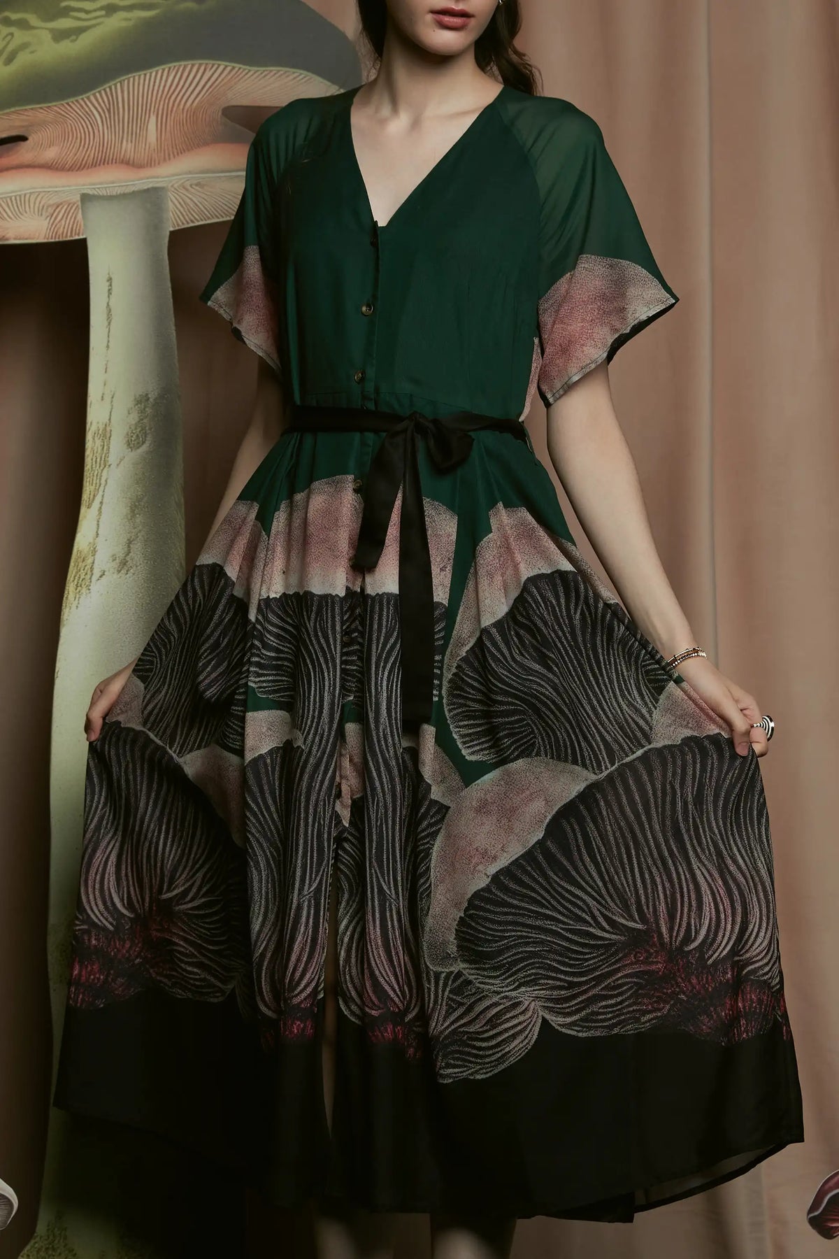 V-neck Box Pleat Dress (Pholiota)