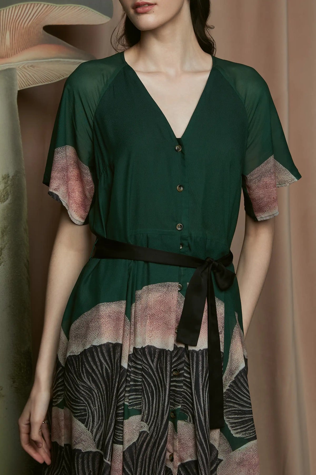V-neck Box Pleat Dress (Pholiota)