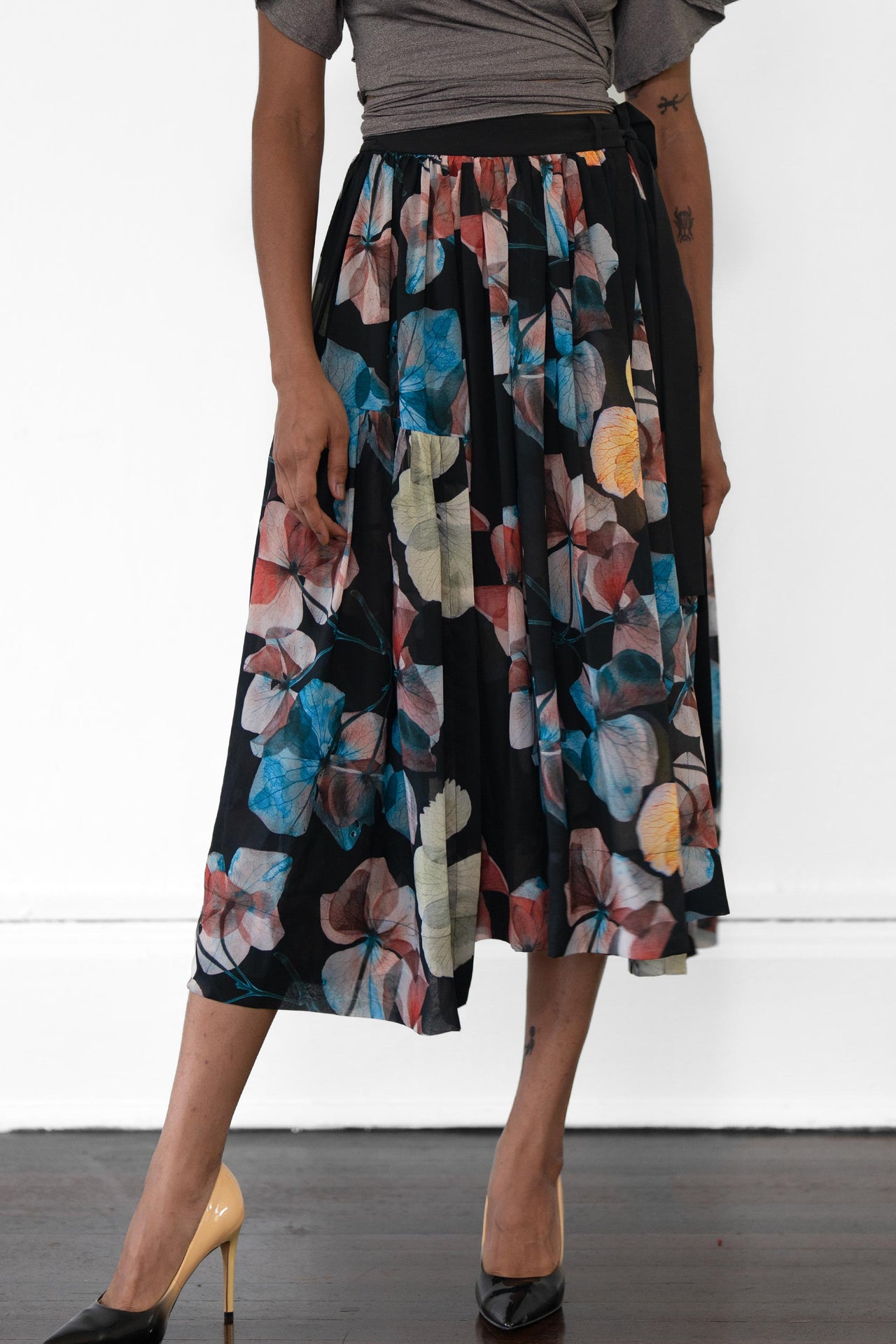 Billowing Wrap Midi Skirt (Black Hydrangea)